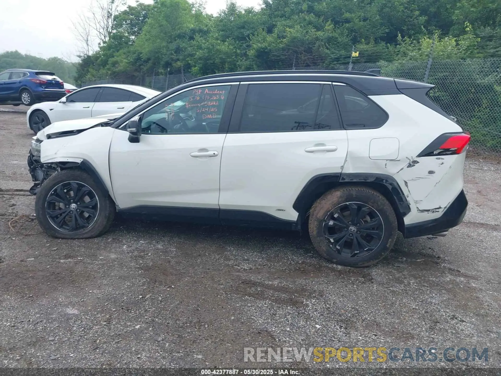 14 Photograph of a damaged car 4T3E6RFV6NU084601 TOYOTA RAV4 HYBRID 2022