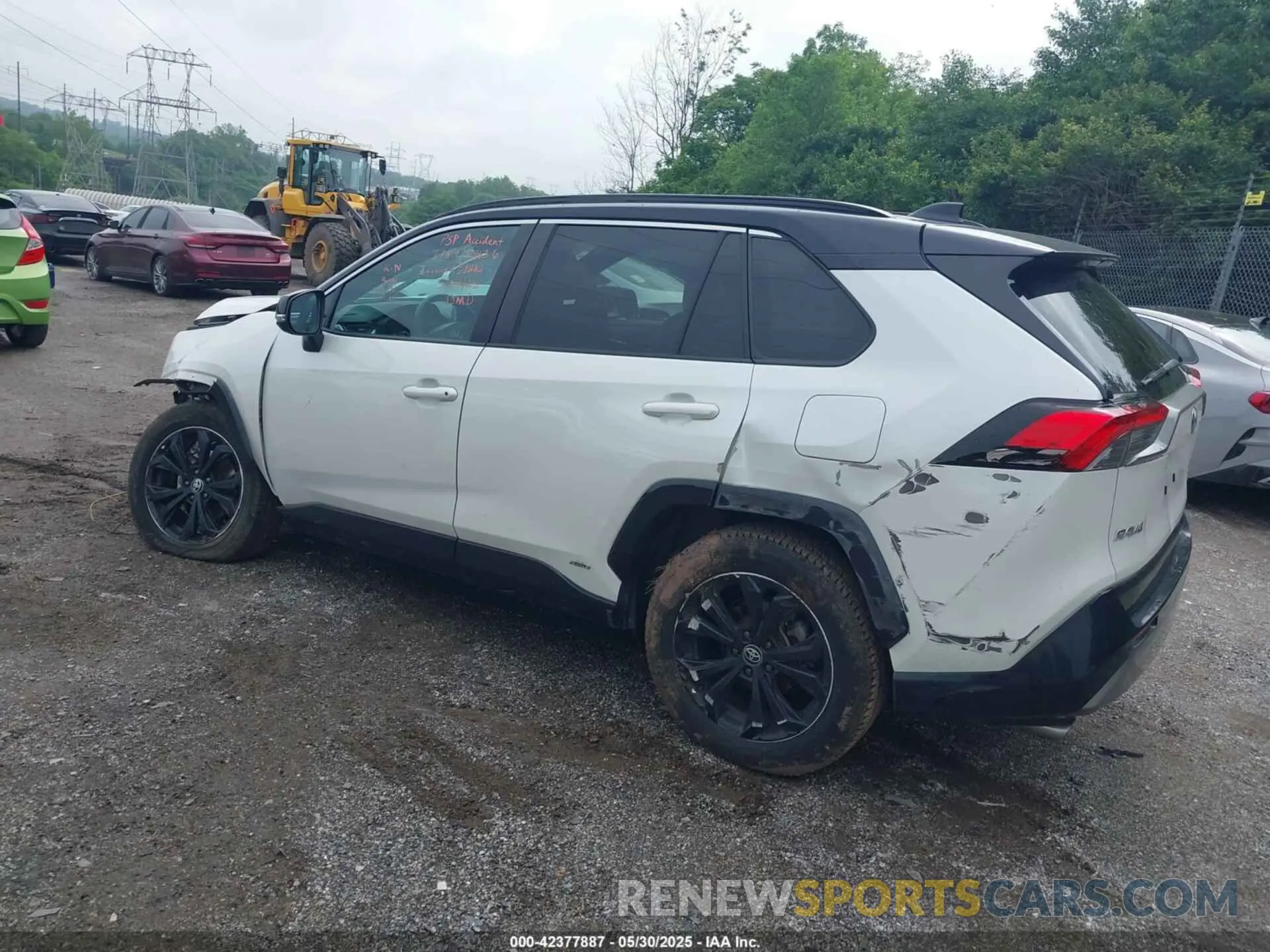 3 Photograph of a damaged car 4T3E6RFV6NU084601 TOYOTA RAV4 HYBRID 2022