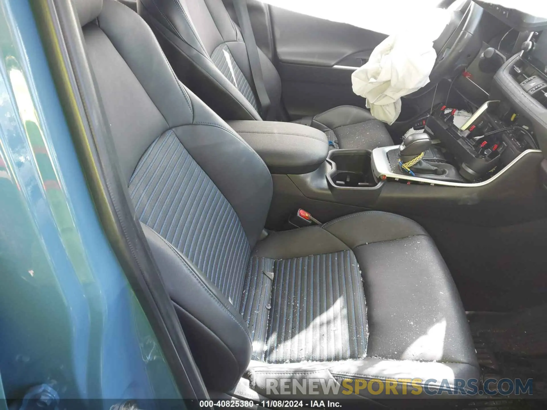 5 Photograph of a damaged car 4T3E6RFV7NU074854 TOYOTA RAV4 HYBRID 2022