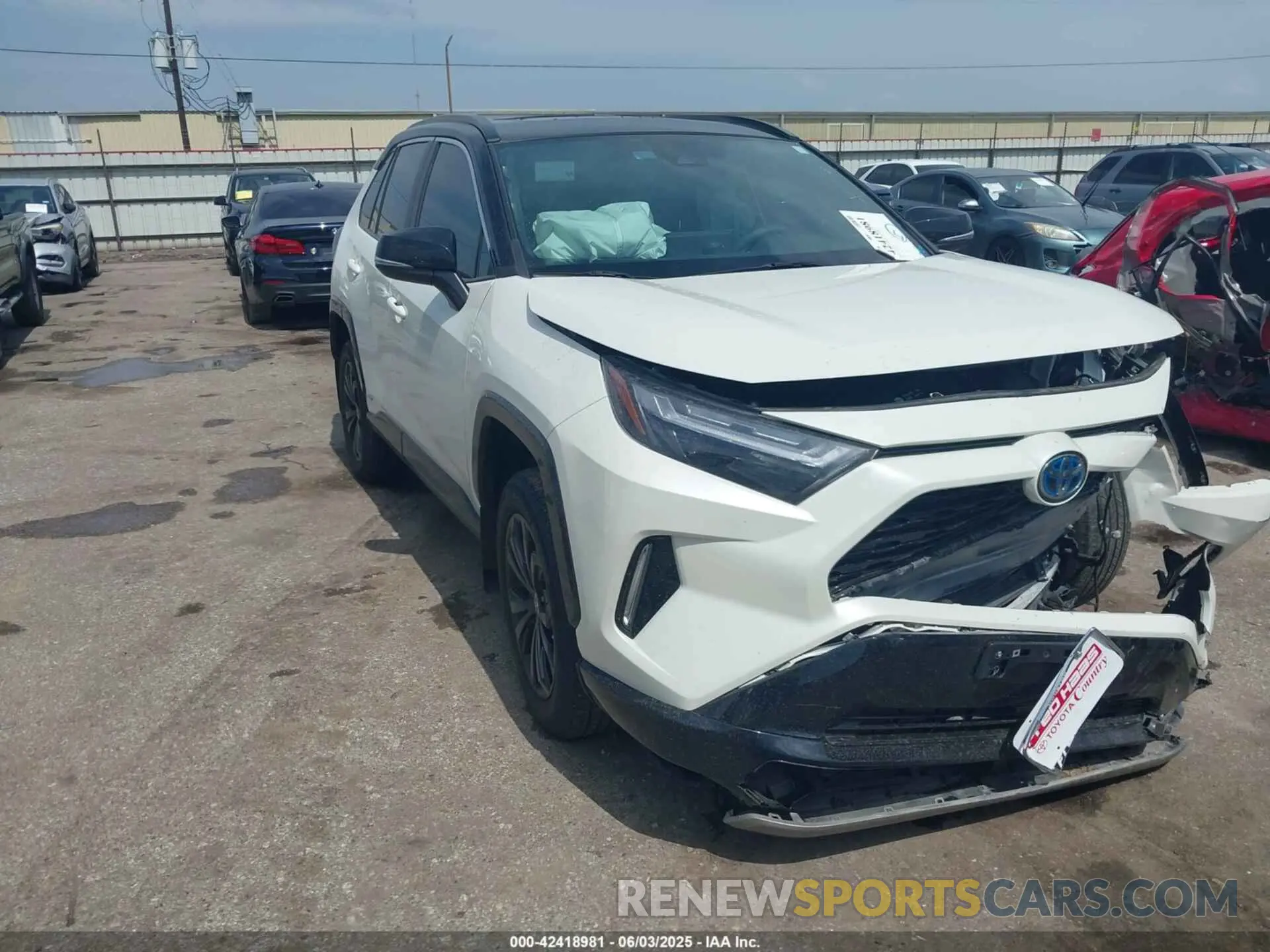 1 Photograph of a damaged car 4T3E6RFV7NU083912 TOYOTA RAV4 HYBRID 2022