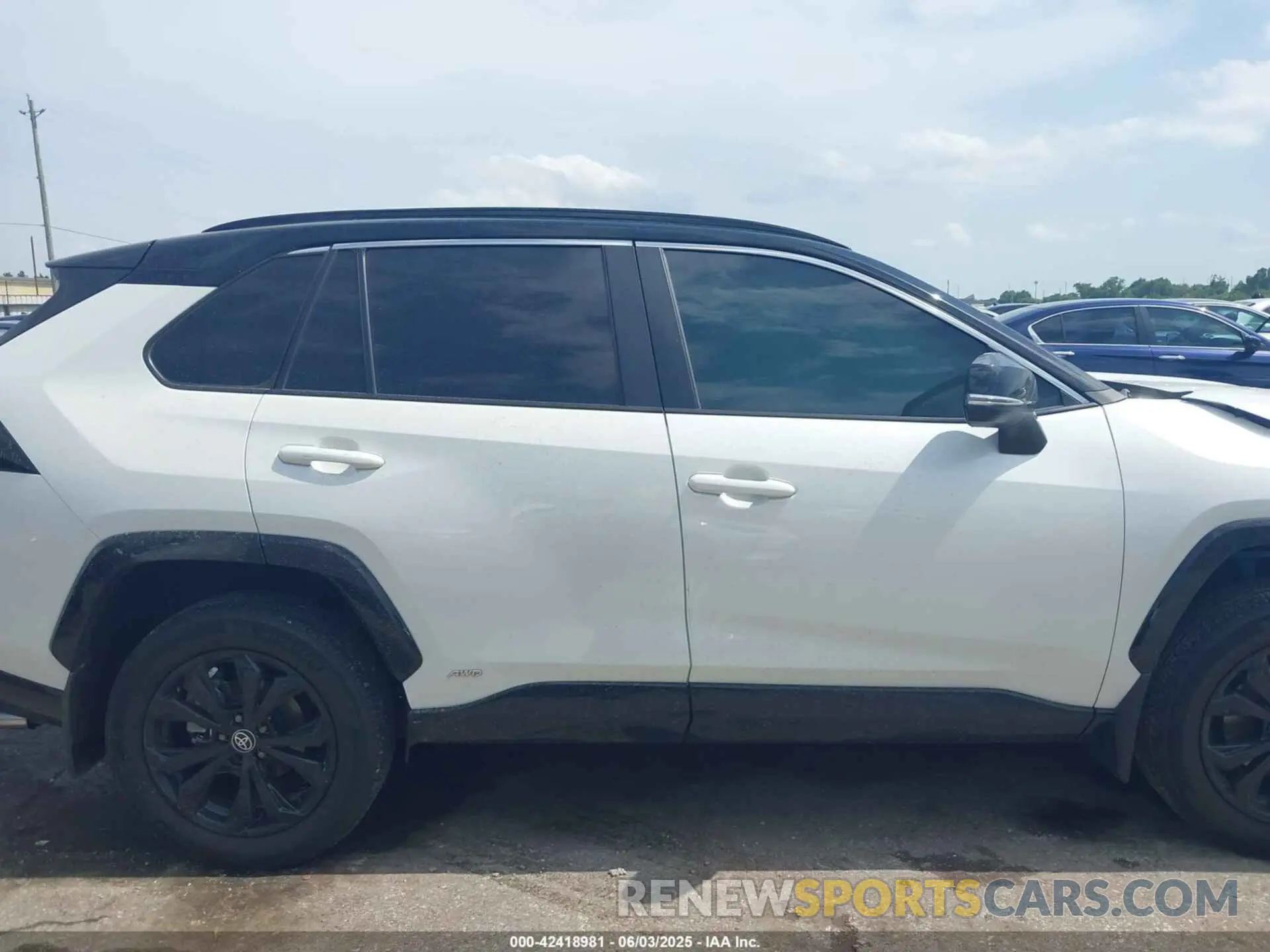 12 Photograph of a damaged car 4T3E6RFV7NU083912 TOYOTA RAV4 HYBRID 2022