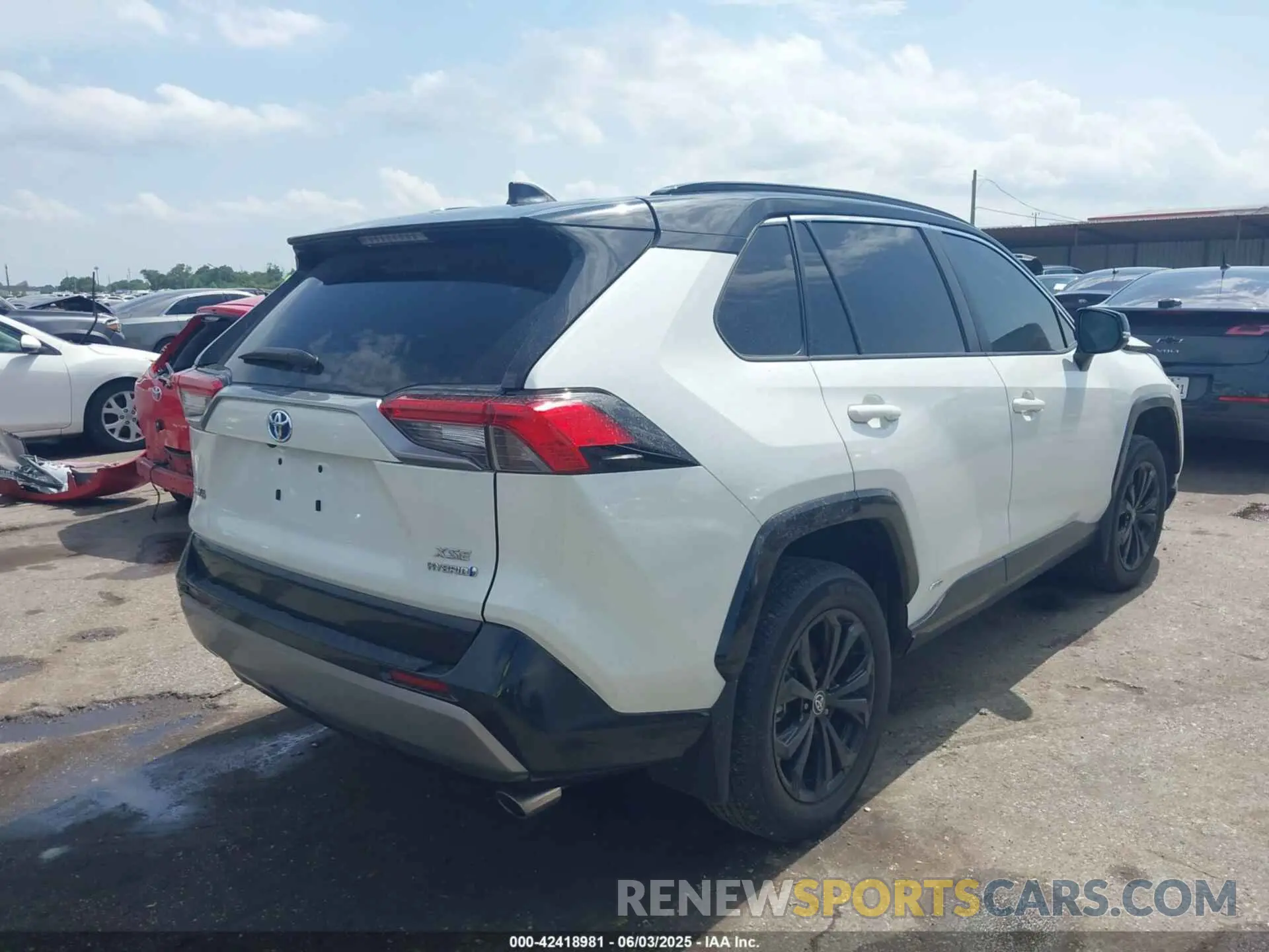 4 Photograph of a damaged car 4T3E6RFV7NU083912 TOYOTA RAV4 HYBRID 2022