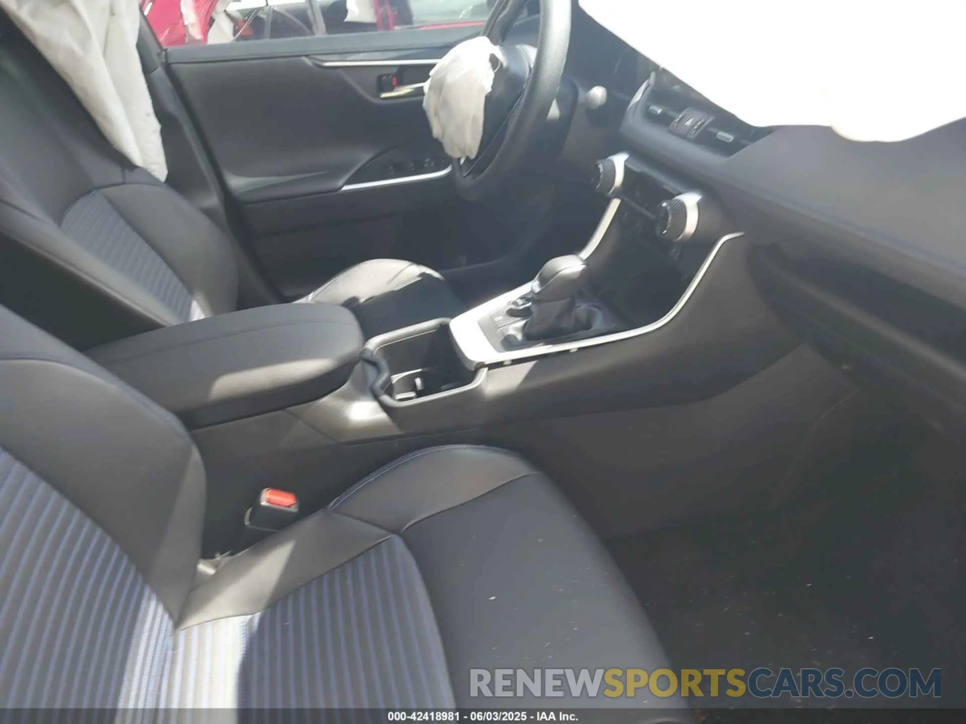 5 Photograph of a damaged car 4T3E6RFV7NU083912 TOYOTA RAV4 HYBRID 2022