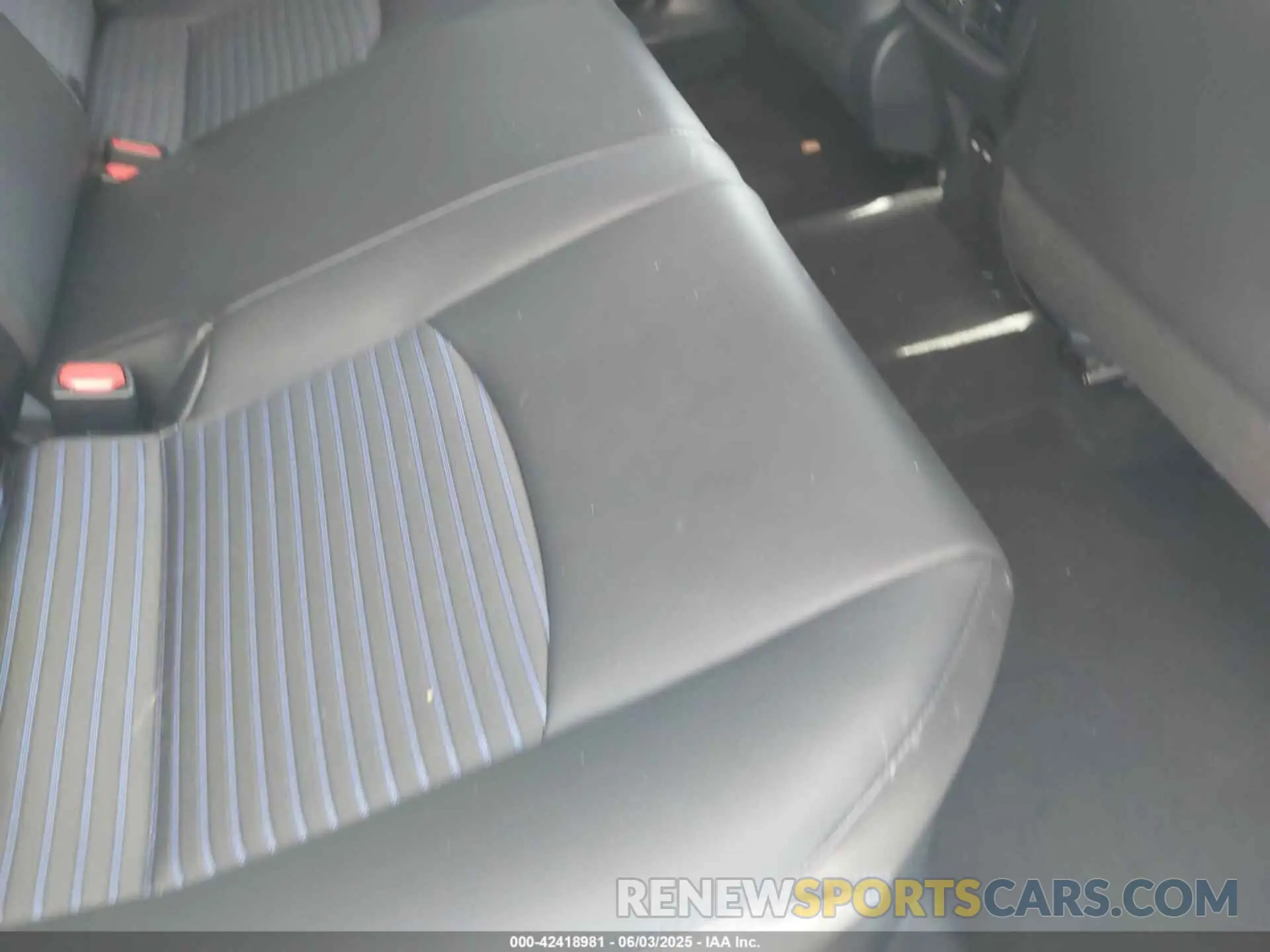 8 Photograph of a damaged car 4T3E6RFV7NU083912 TOYOTA RAV4 HYBRID 2022