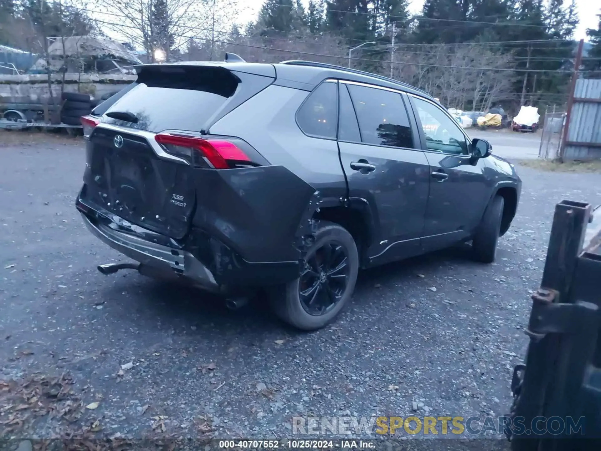 4 Photograph of a damaged car 4T3E6RFV8NU075012 TOYOTA RAV4 HYBRID 2022