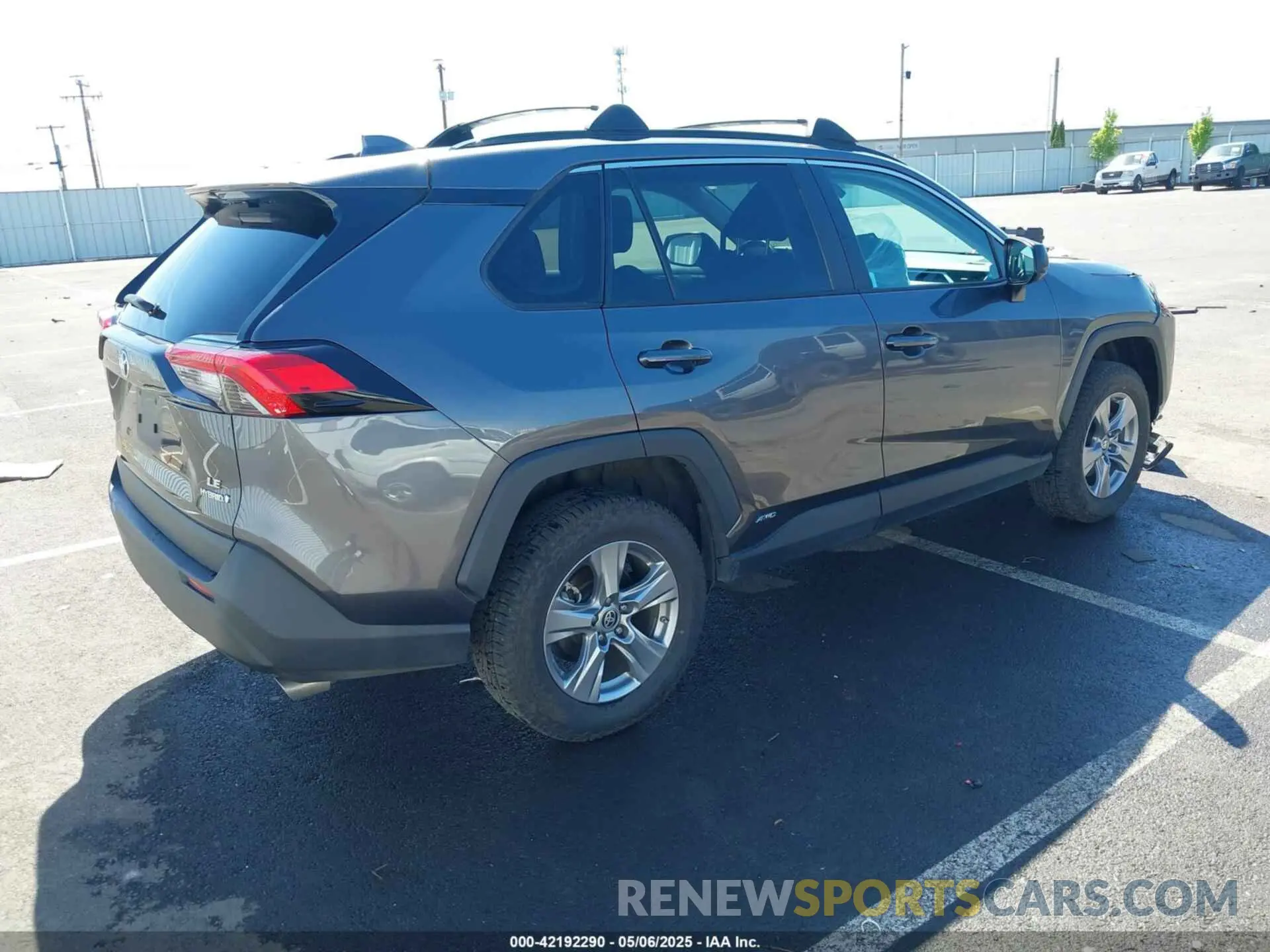 4 Photograph of a damaged car 4T3LWRFV4NU068095 TOYOTA RAV4 HYBRID 2022