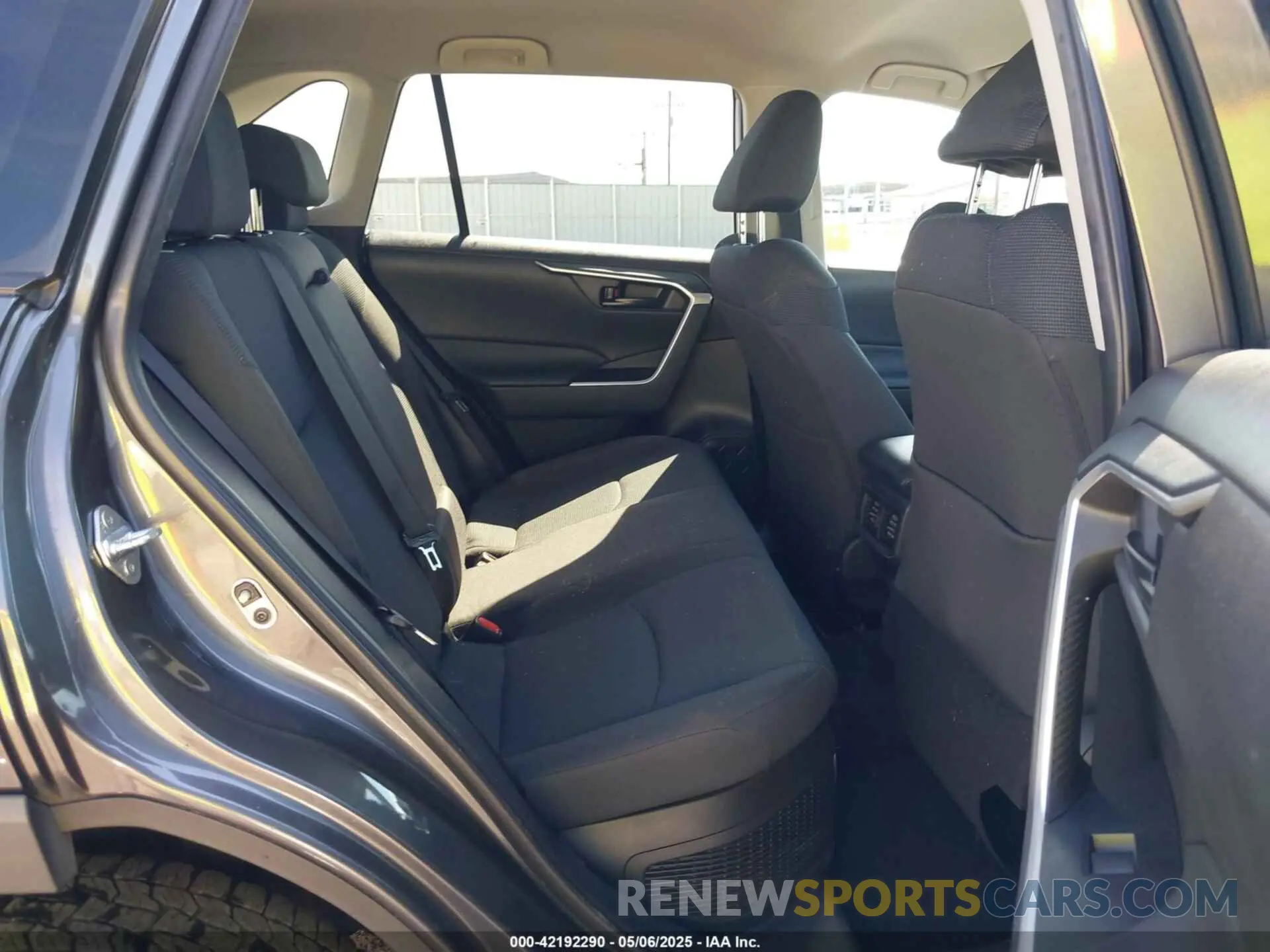 8 Photograph of a damaged car 4T3LWRFV4NU068095 TOYOTA RAV4 HYBRID 2022