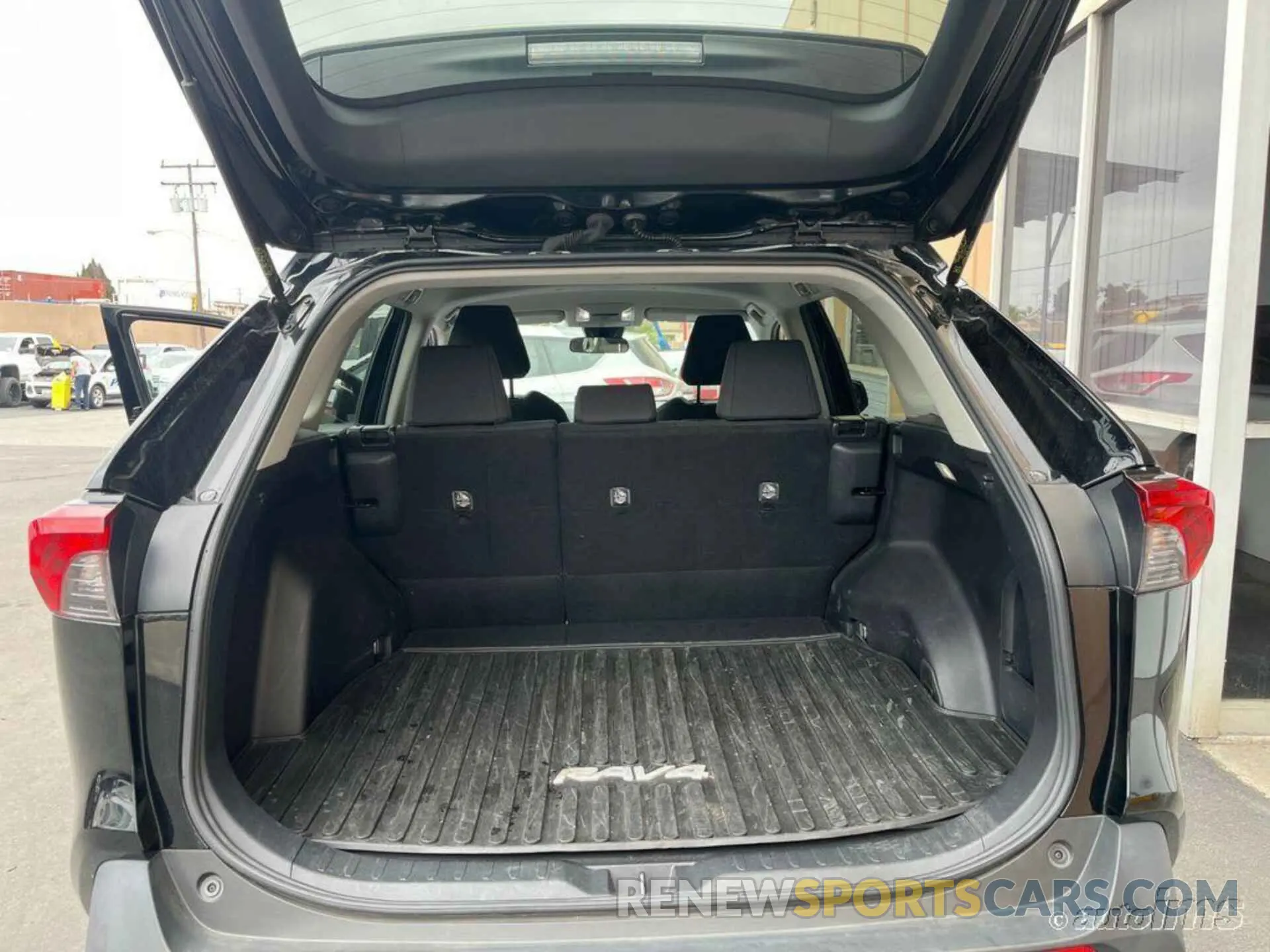 10 Photograph of a damaged car 4T3LWRFV7NU059763 TOYOTA RAV4 HYBRID 2022