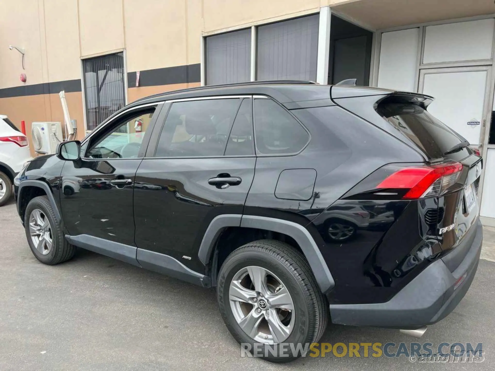 5 Photograph of a damaged car 4T3LWRFV7NU059763 TOYOTA RAV4 HYBRID 2022