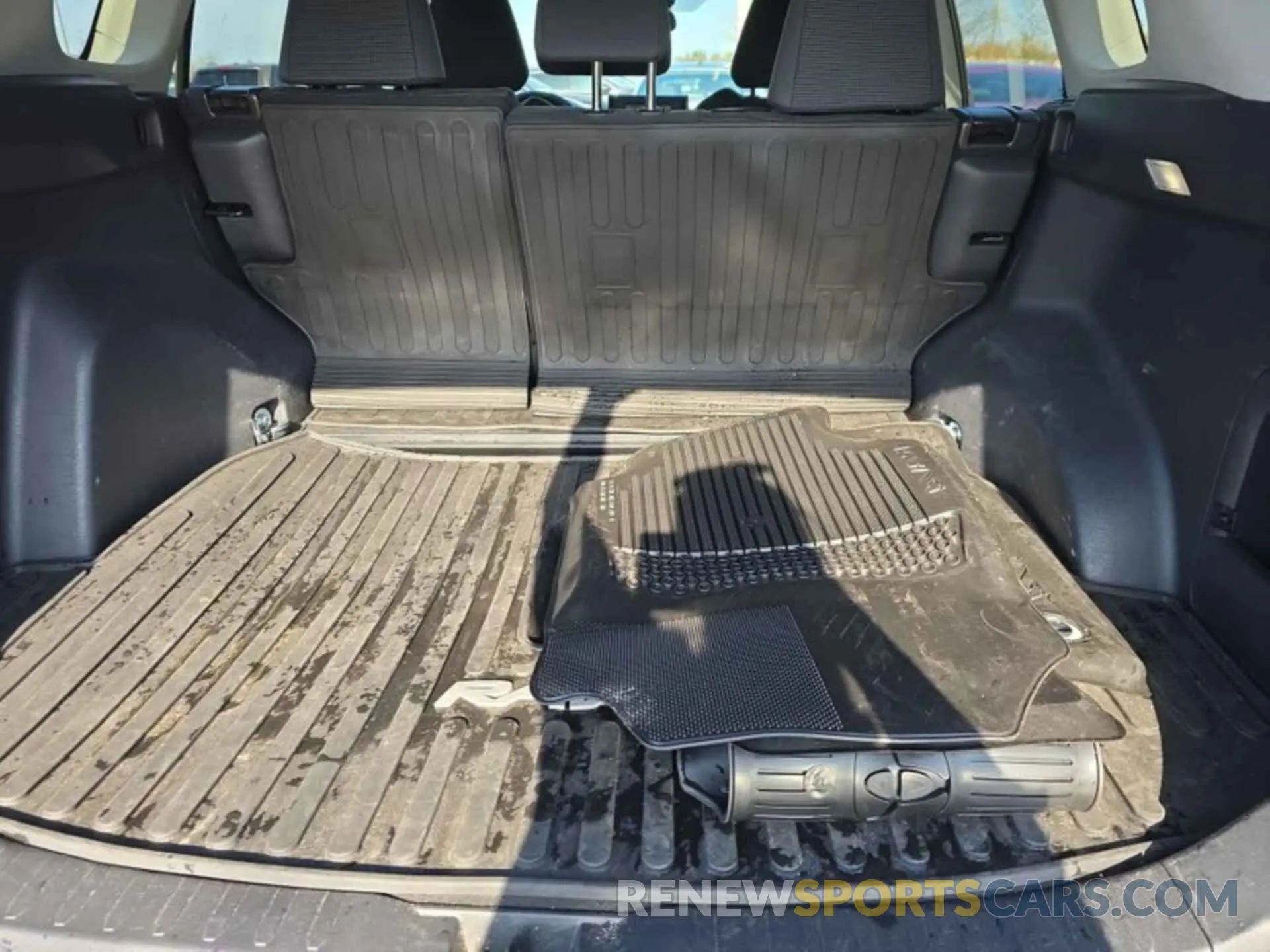 10 Photograph of a damaged car 4T3LWRFV9NU059909 TOYOTA RAV4 HYBRID 2022