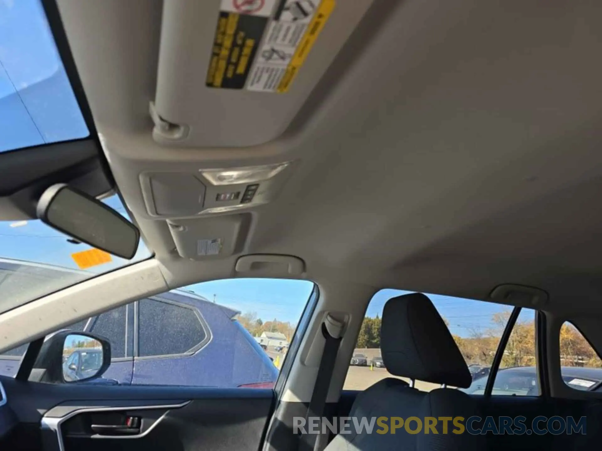 17 Photograph of a damaged car 4T3LWRFV9NU059909 TOYOTA RAV4 HYBRID 2022