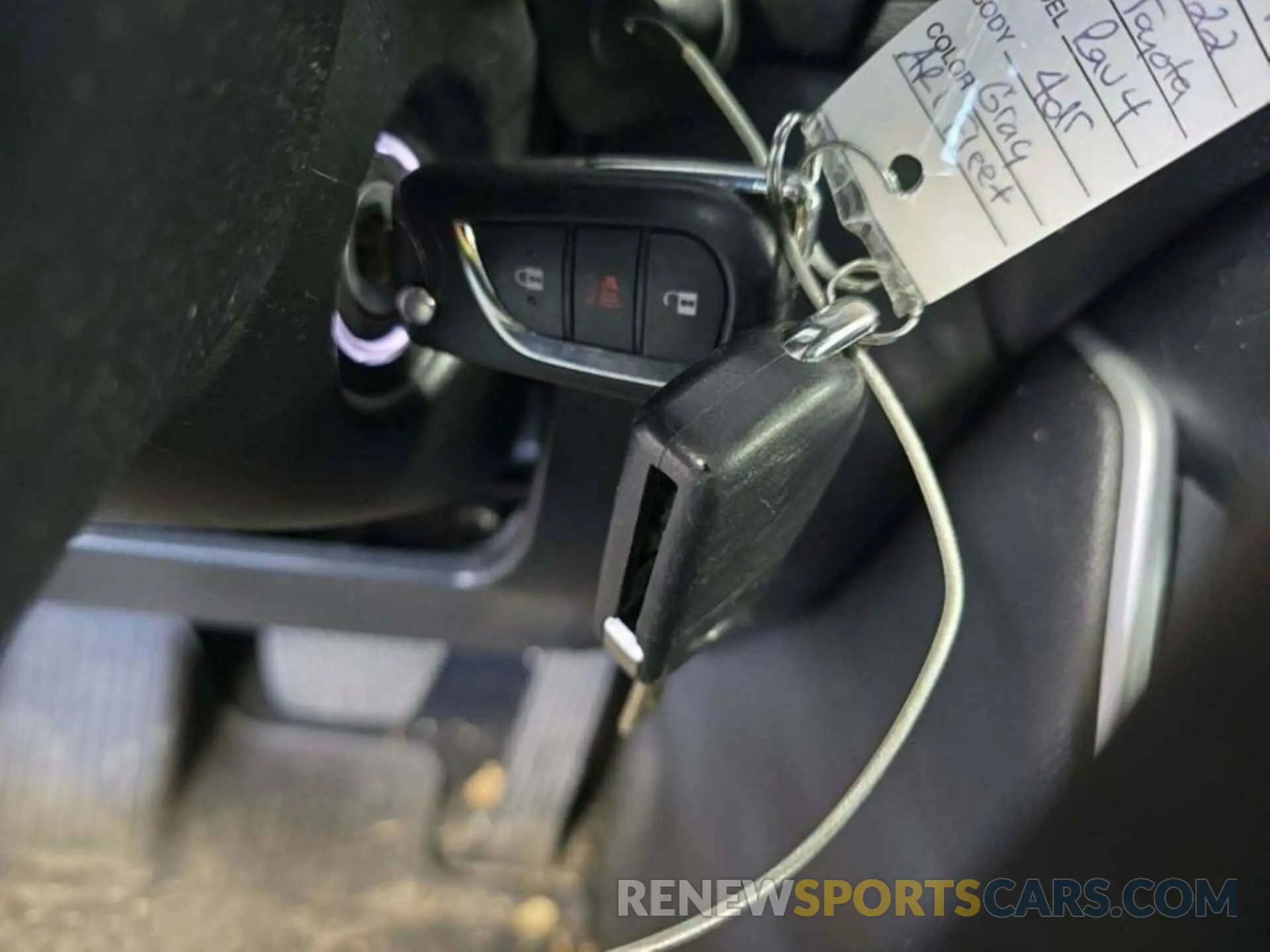 18 Photograph of a damaged car 4T3LWRFV9NU059909 TOYOTA RAV4 HYBRID 2022