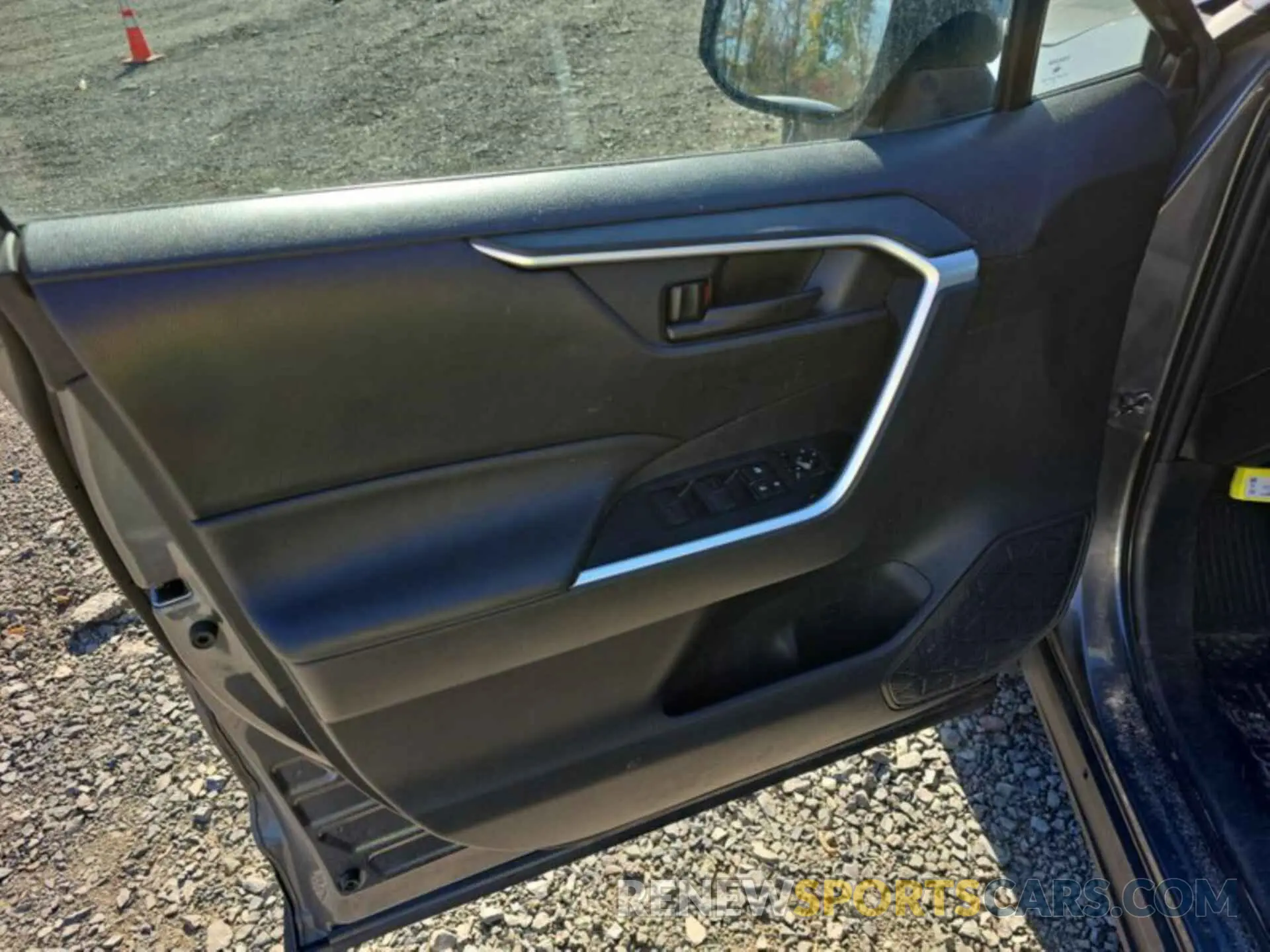 5 Photograph of a damaged car 4T3LWRFV9NU059909 TOYOTA RAV4 HYBRID 2022