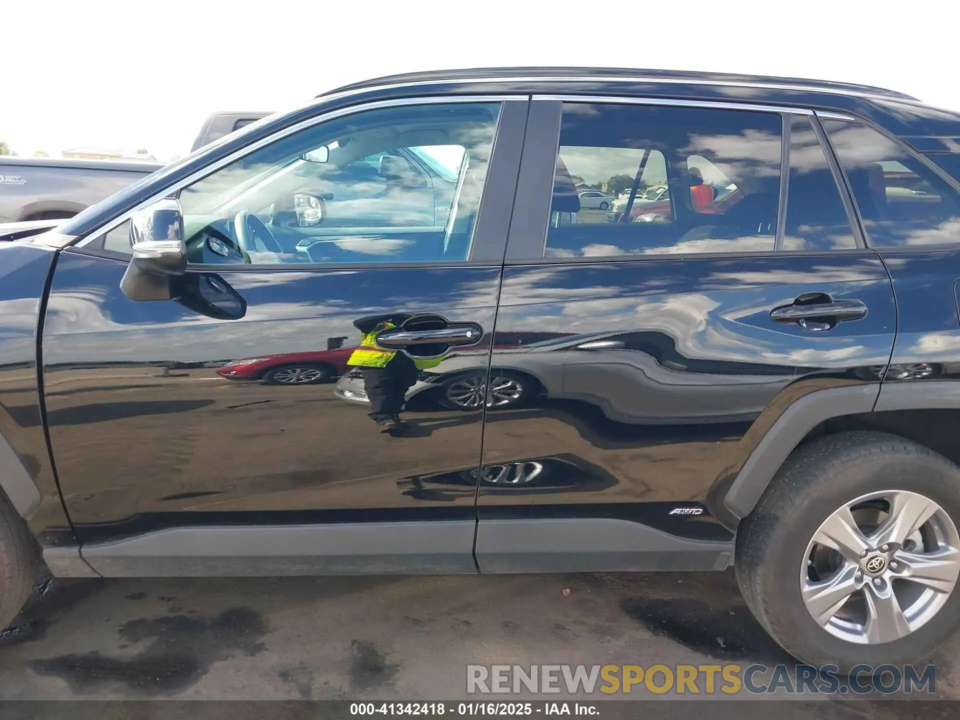 15 Photograph of a damaged car 4T3MWRFV0NU051931 TOYOTA RAV4 HYBRID 2022