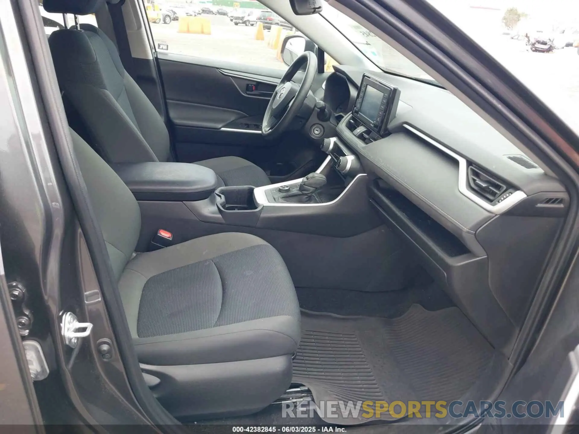 5 Photograph of a damaged car 4T3MWRFV2NU072571 TOYOTA RAV4 HYBRID 2022
