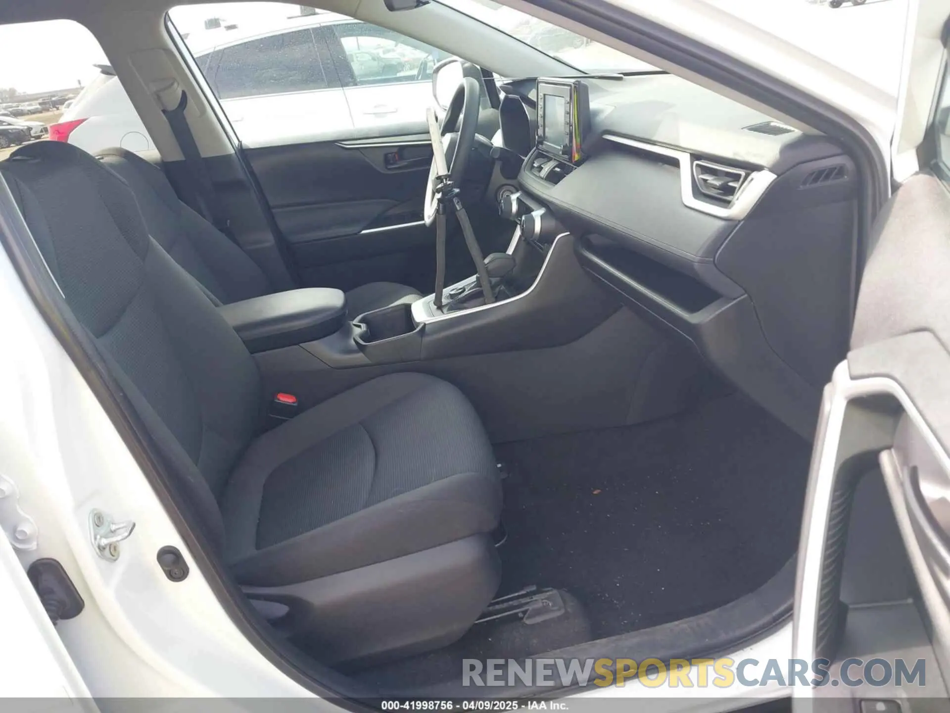 5 Photograph of a damaged car 4T3MWRFV9NU073555 TOYOTA RAV4 HYBRID 2022