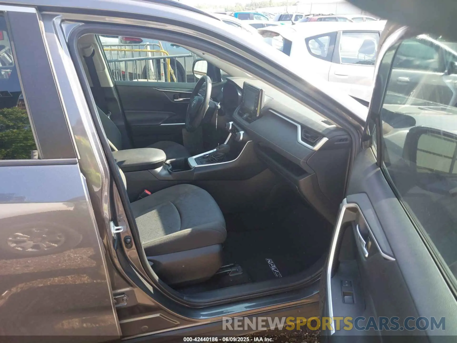5 Photograph of a damaged car 4T3RWRFV2NU050687 TOYOTA RAV4 HYBRID 2022