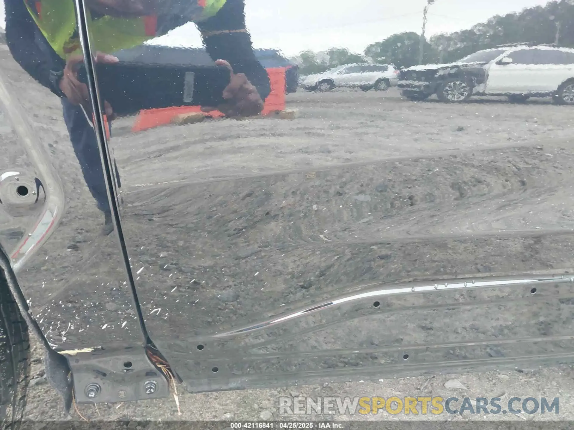 18 Photograph of a damaged car 4T3RWRFV2NU068025 TOYOTA RAV4 HYBRID 2022