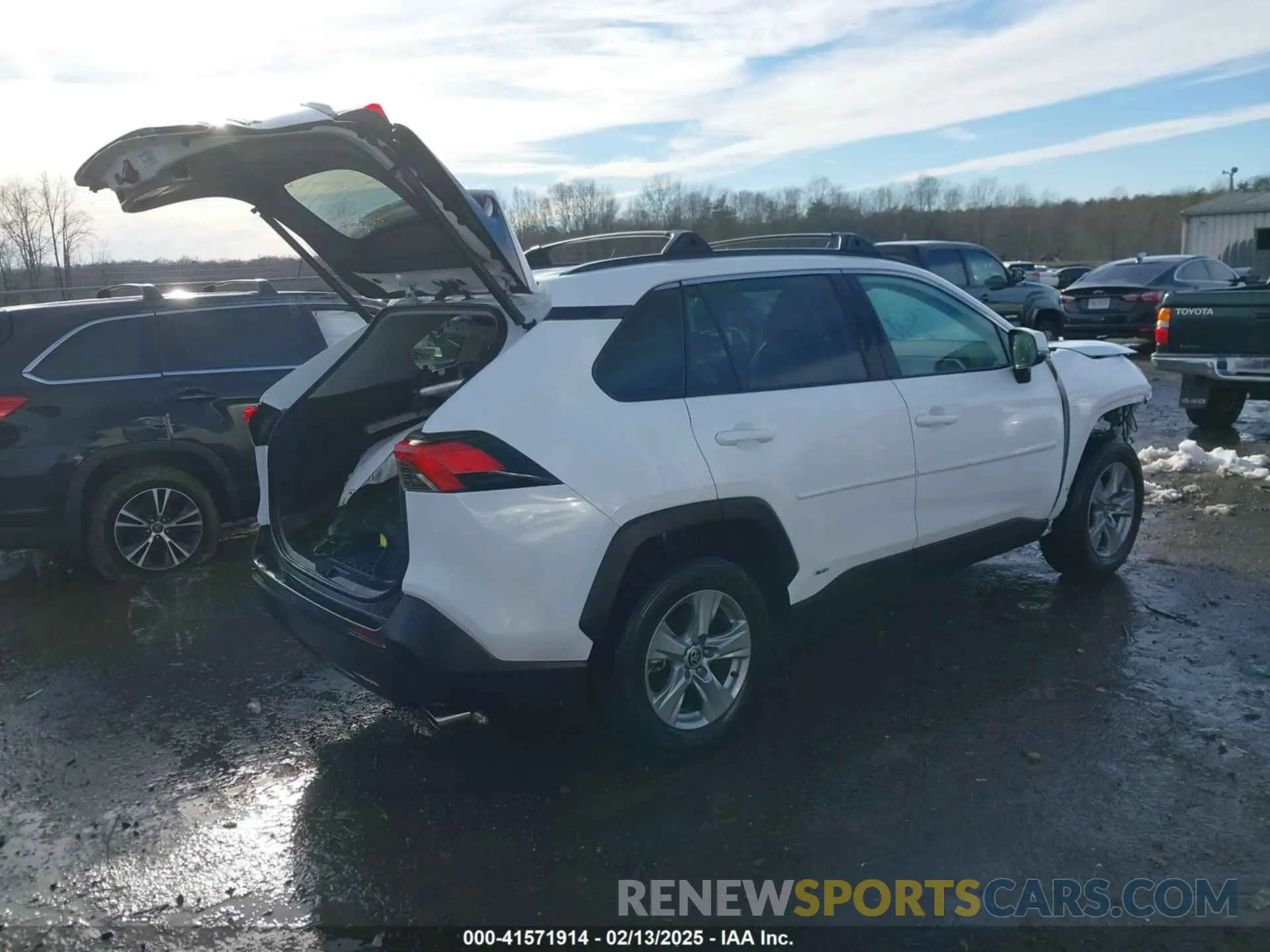 4 Photograph of a damaged car 4T3RWRFV3NU051850 TOYOTA RAV4 HYBRID 2022