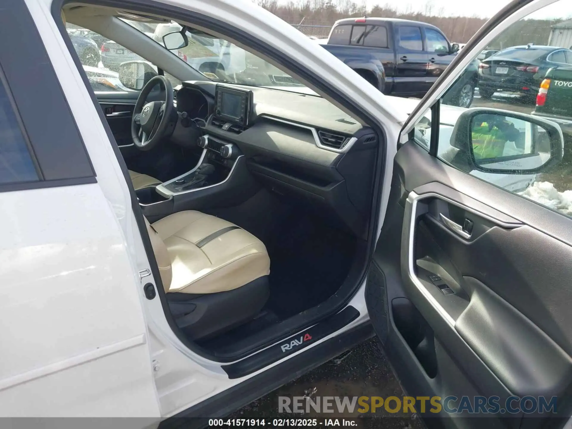 5 Photograph of a damaged car 4T3RWRFV3NU051850 TOYOTA RAV4 HYBRID 2022