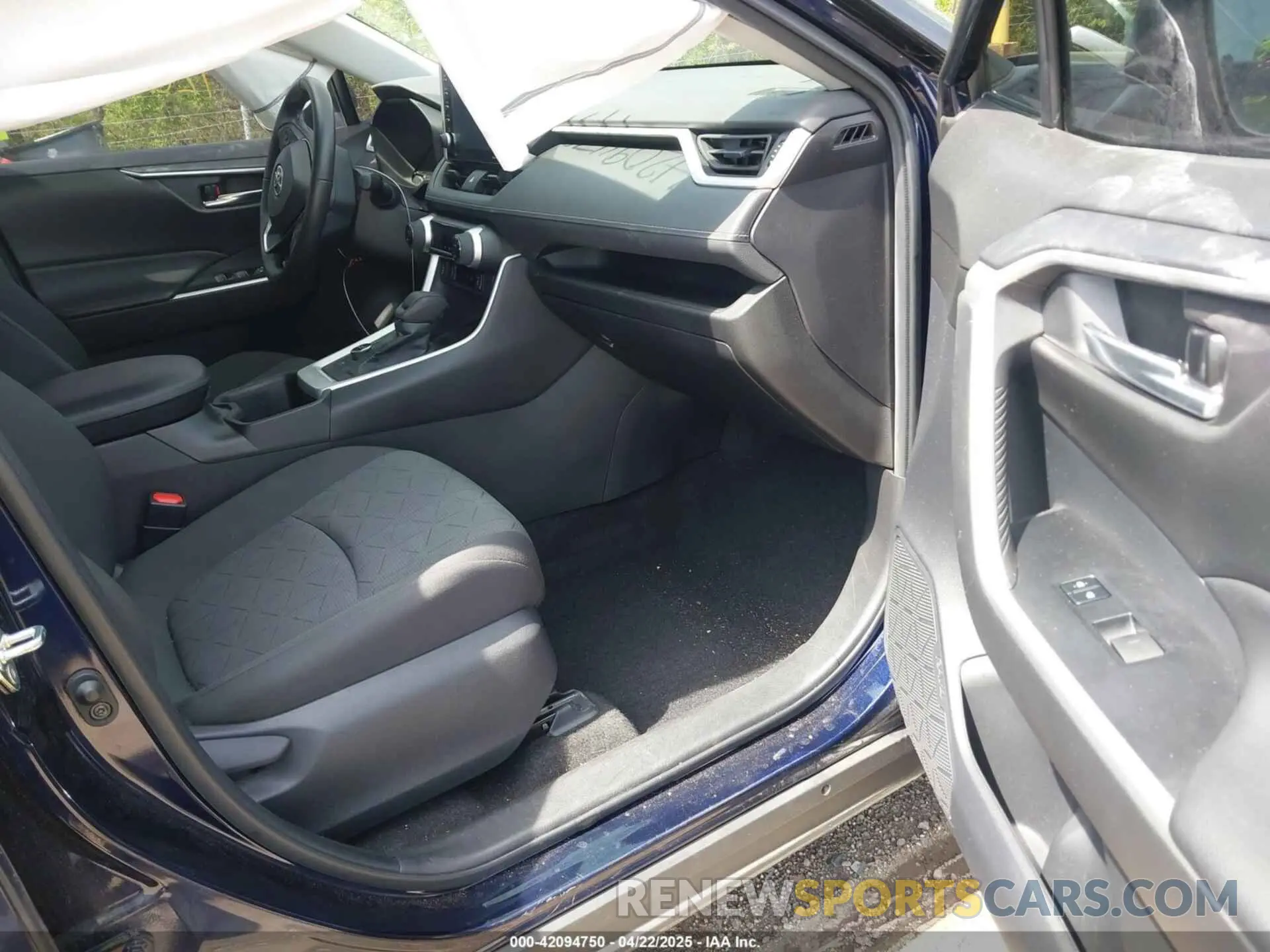 5 Photograph of a damaged car 4T3RWRFV3NU064582 TOYOTA RAV4 HYBRID 2022