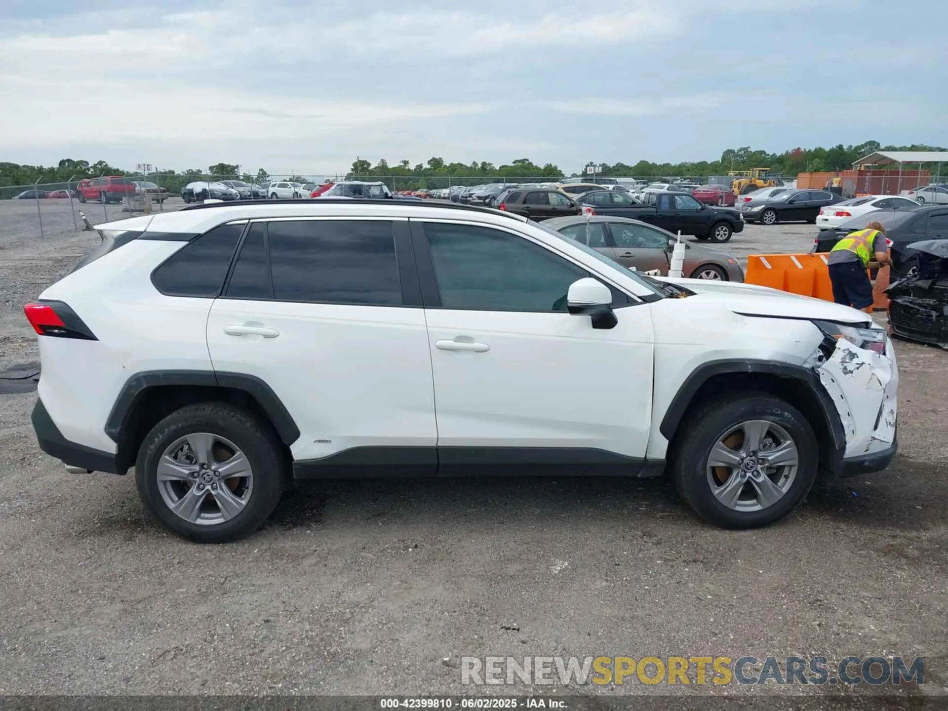 13 Photograph of a damaged car 4T3RWRFV4NU080211 TOYOTA RAV4 HYBRID 2022