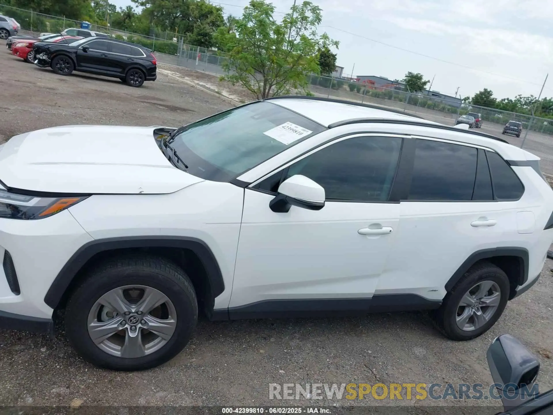 14 Photograph of a damaged car 4T3RWRFV4NU080211 TOYOTA RAV4 HYBRID 2022