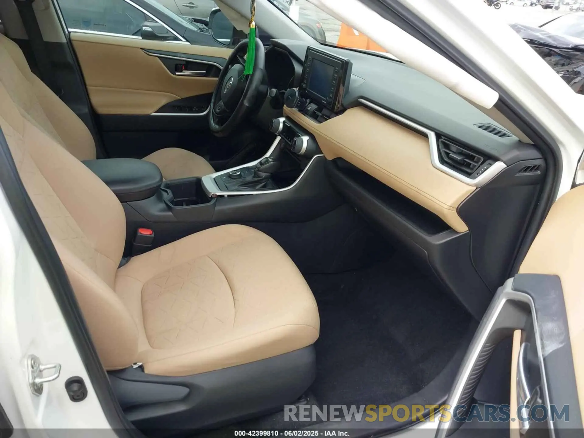 5 Photograph of a damaged car 4T3RWRFV4NU080211 TOYOTA RAV4 HYBRID 2022