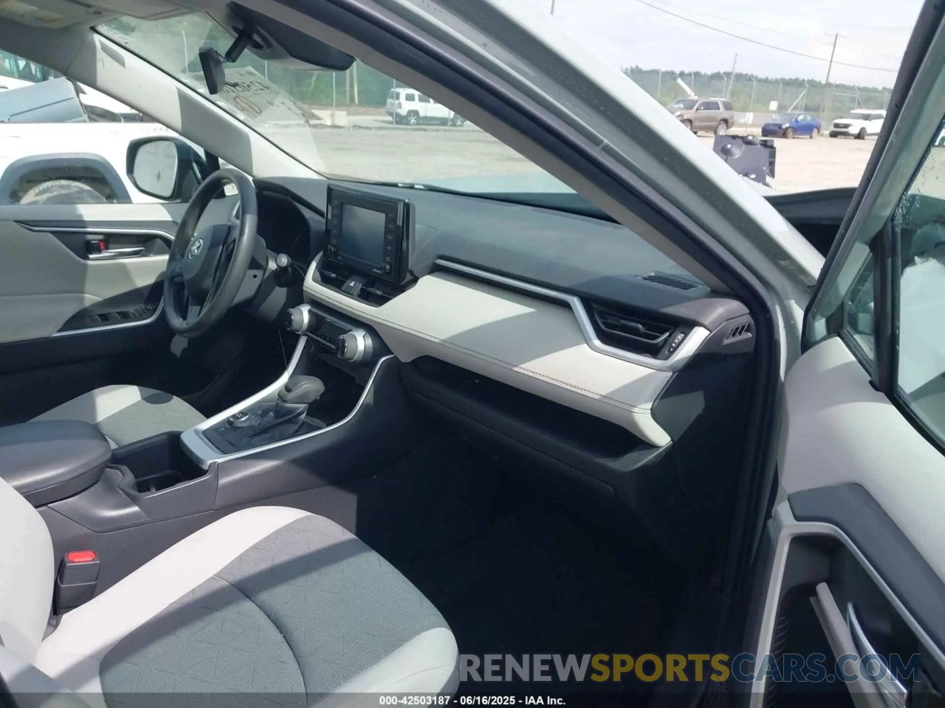 5 Photograph of a damaged car 4T3RWRFV5NU051932 TOYOTA RAV4 HYBRID 2022