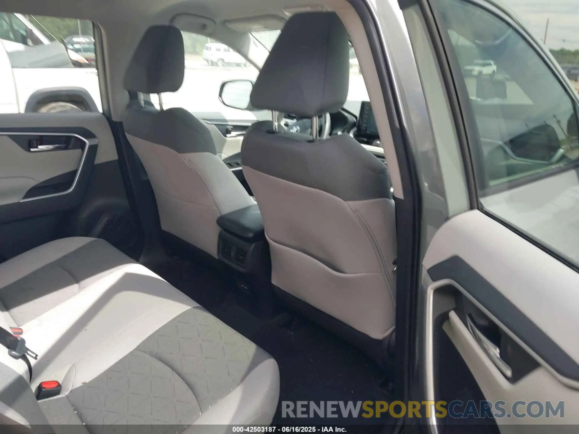8 Photograph of a damaged car 4T3RWRFV5NU051932 TOYOTA RAV4 HYBRID 2022