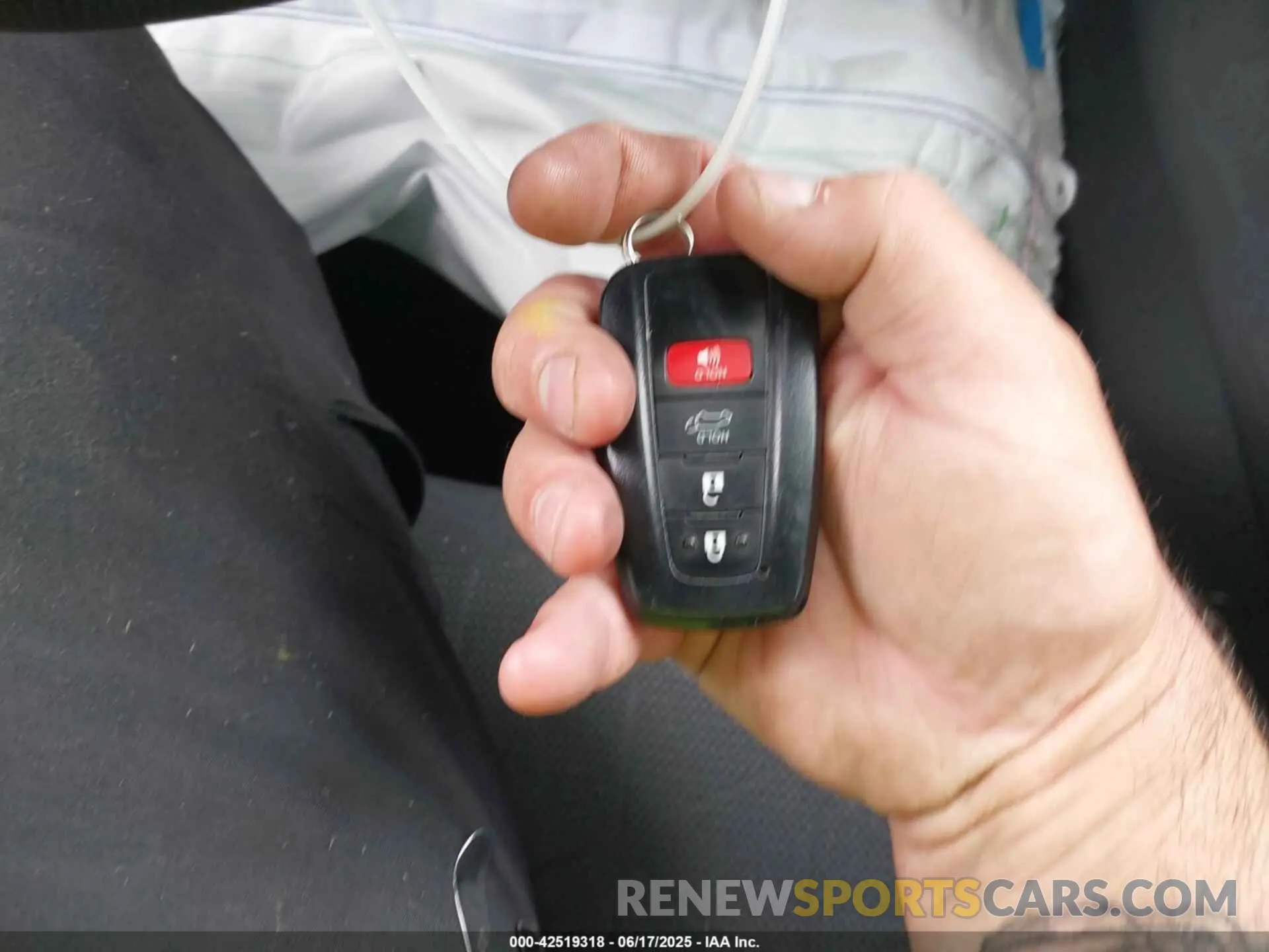 11 Photograph of a damaged car 4T3RWRFV6NU057805 TOYOTA RAV4 HYBRID 2022