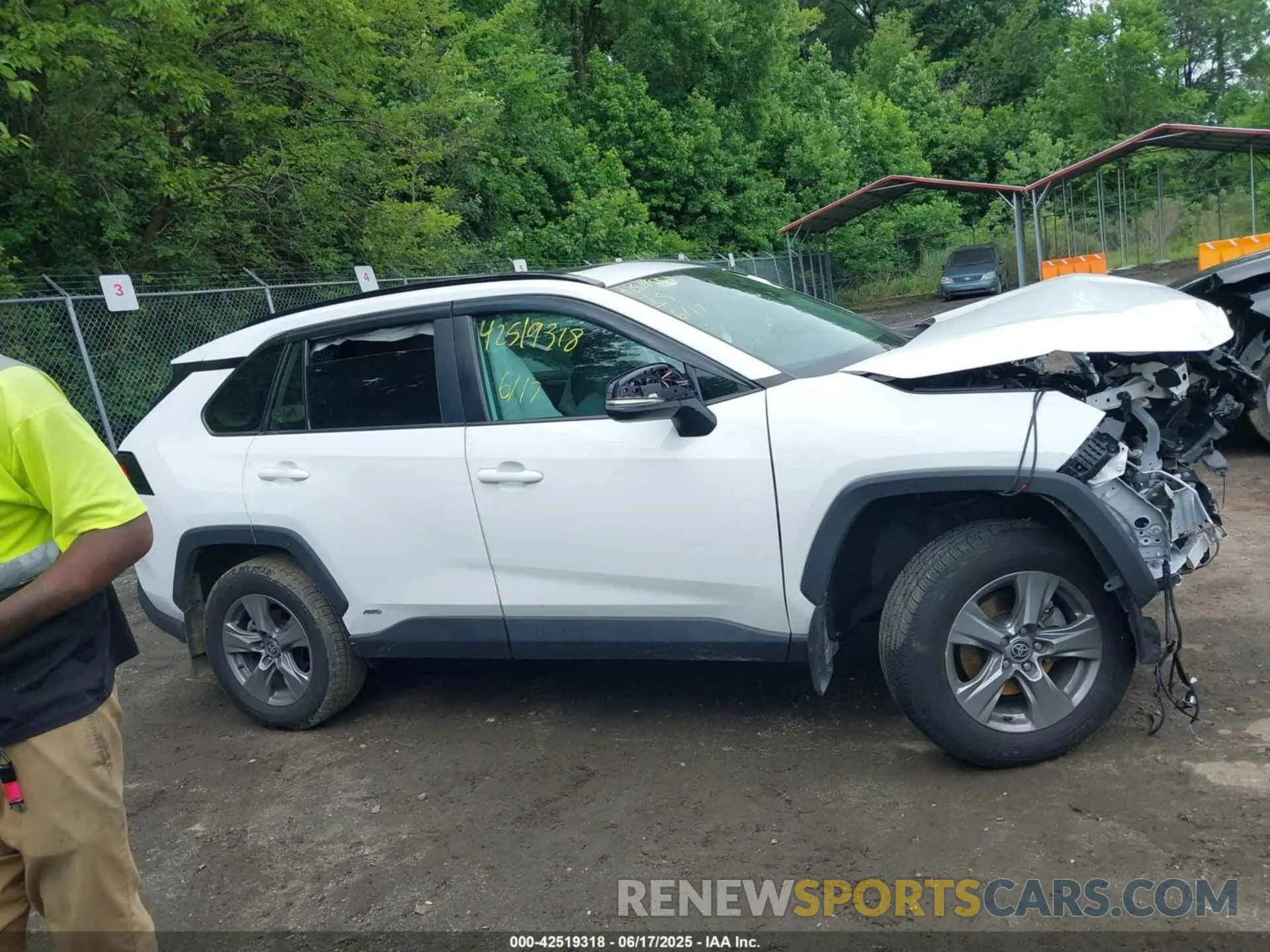 13 Photograph of a damaged car 4T3RWRFV6NU057805 TOYOTA RAV4 HYBRID 2022