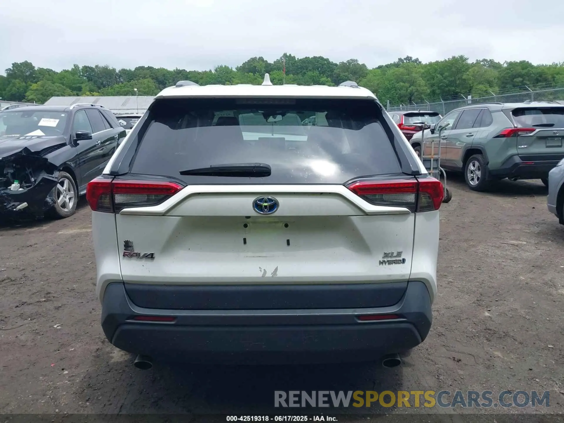 16 Photograph of a damaged car 4T3RWRFV6NU057805 TOYOTA RAV4 HYBRID 2022