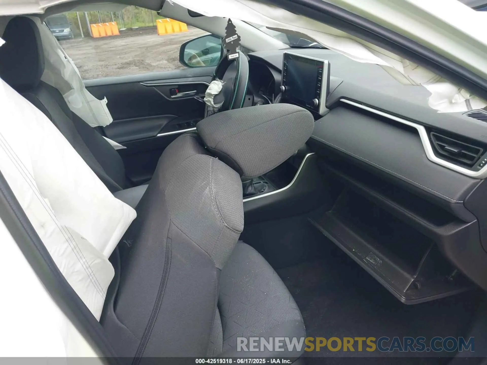 5 Photograph of a damaged car 4T3RWRFV6NU057805 TOYOTA RAV4 HYBRID 2022