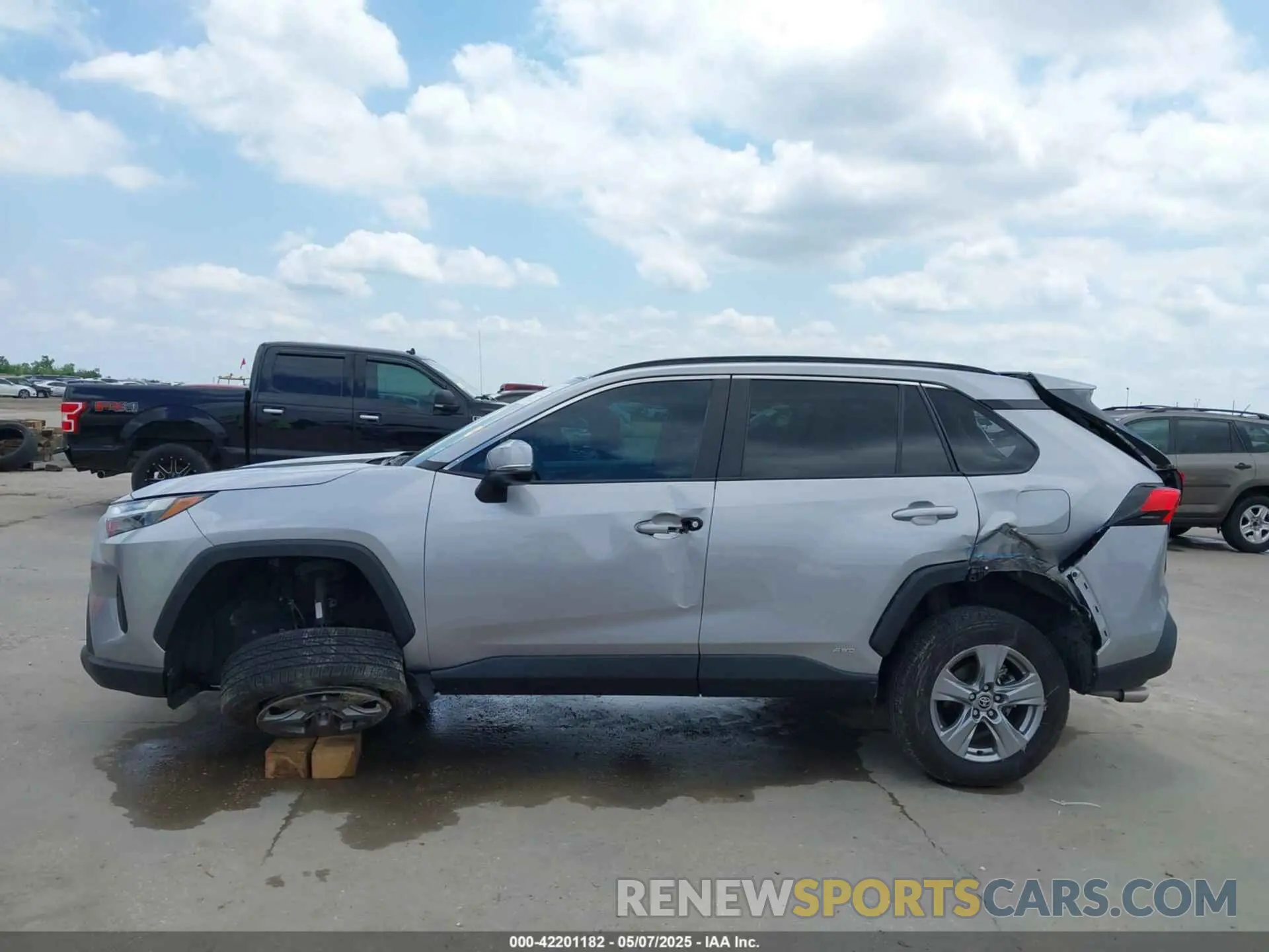 15 Photograph of a damaged car 4T3RWRFV7NU076220 TOYOTA RAV4 HYBRID 2022