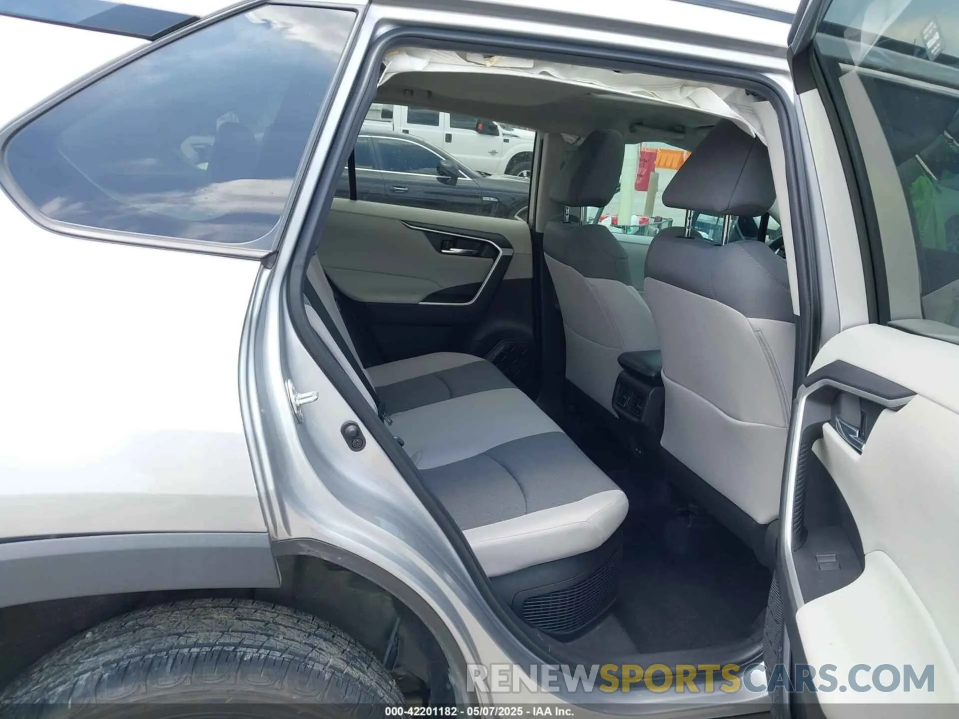 8 Photograph of a damaged car 4T3RWRFV7NU076220 TOYOTA RAV4 HYBRID 2022