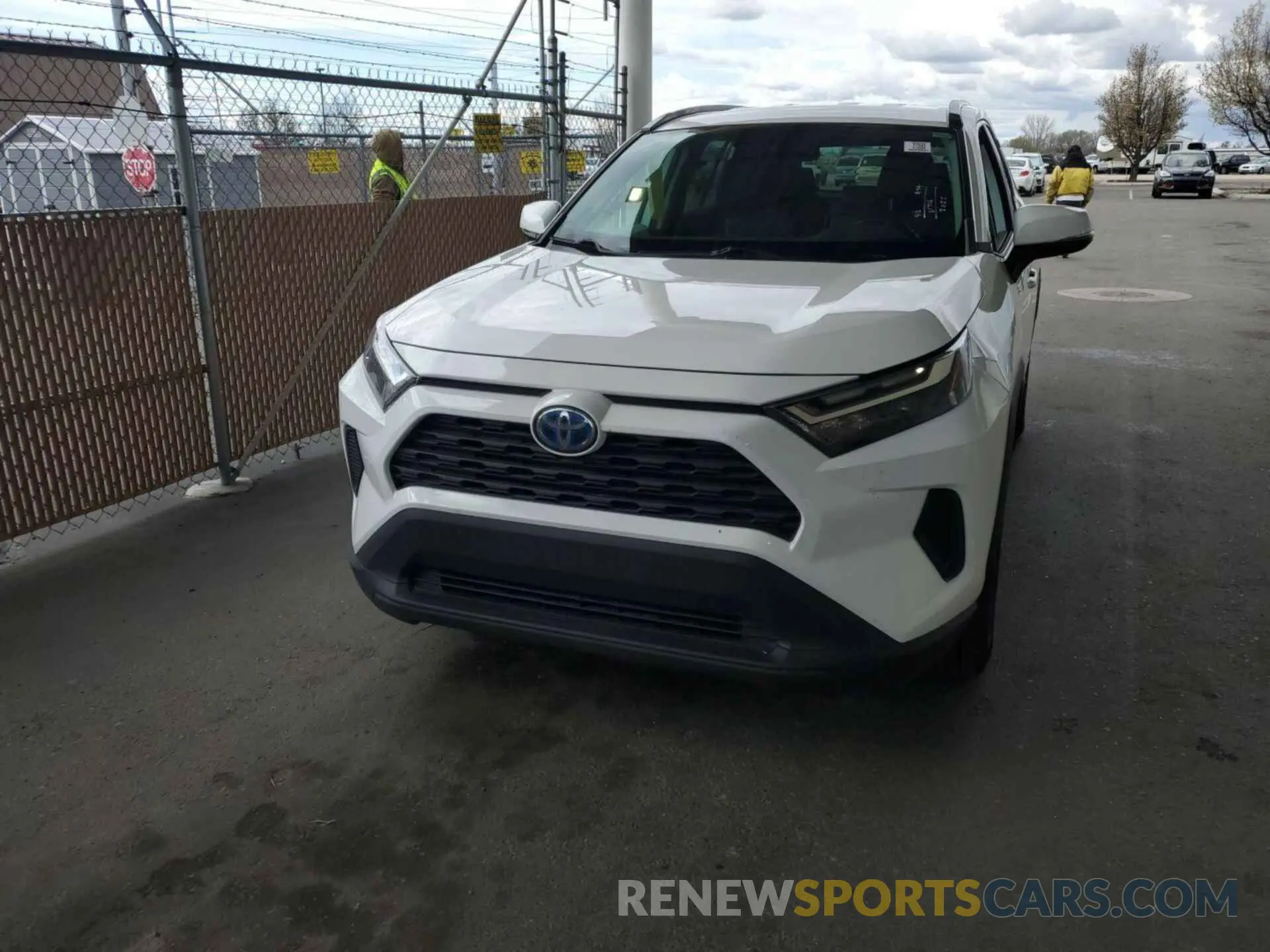 18 Photograph of a damaged car 4T3RWRFV8NU078316 TOYOTA RAV4 HYBRID 2022