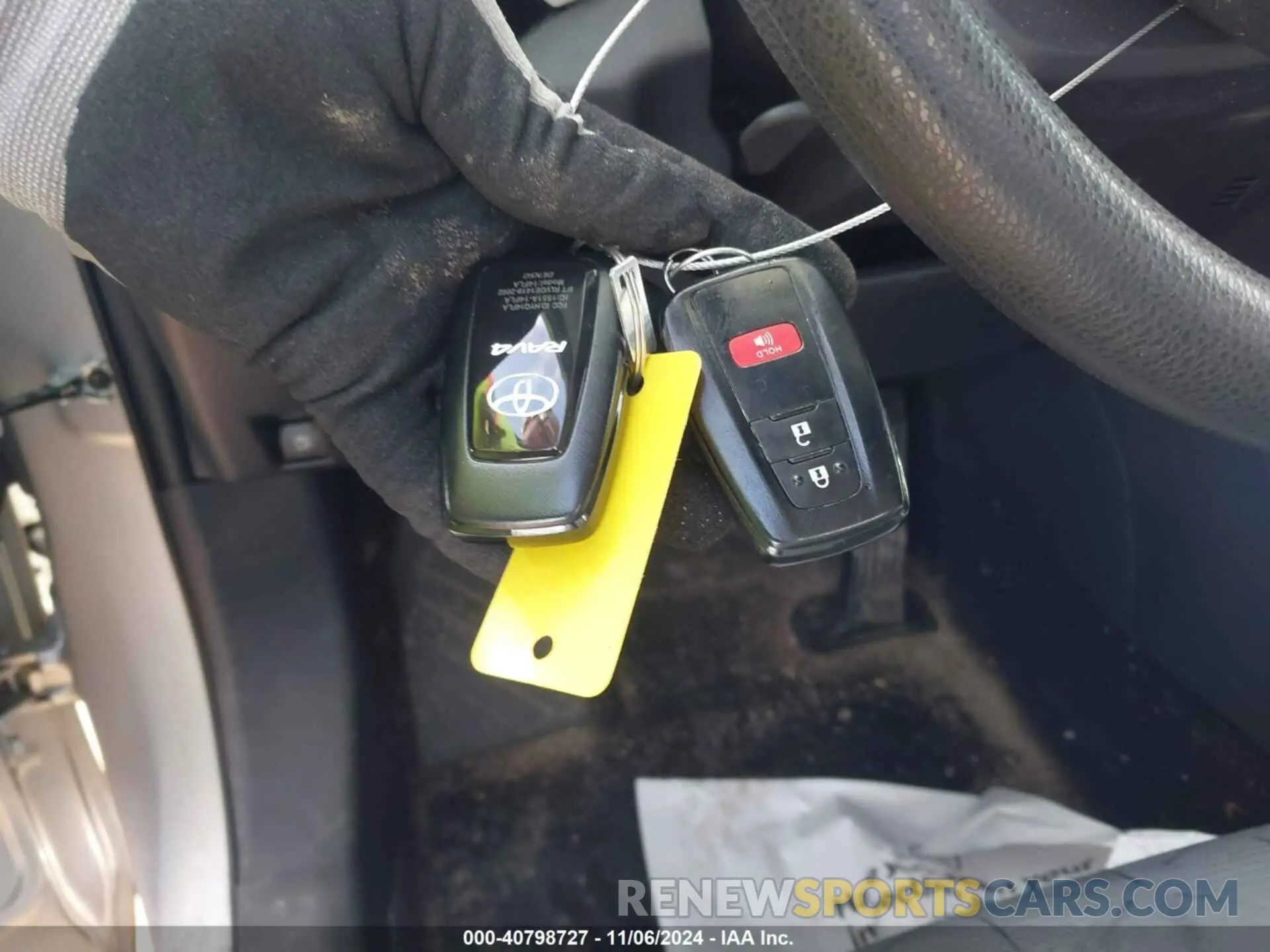 11 Photograph of a damaged car 4T3RWRFV8NU080647 TOYOTA RAV4 HYBRID 2022