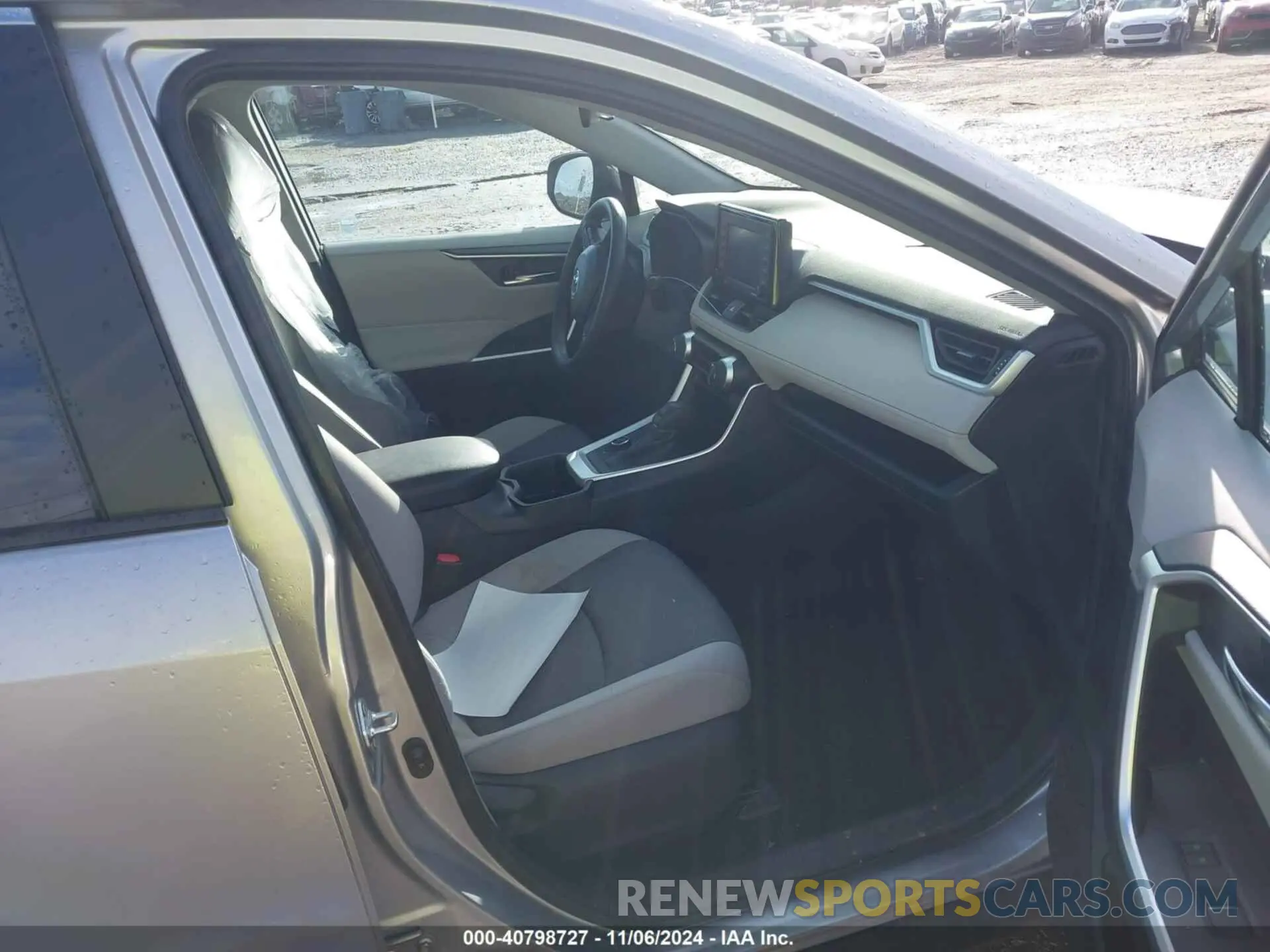5 Photograph of a damaged car 4T3RWRFV8NU080647 TOYOTA RAV4 HYBRID 2022