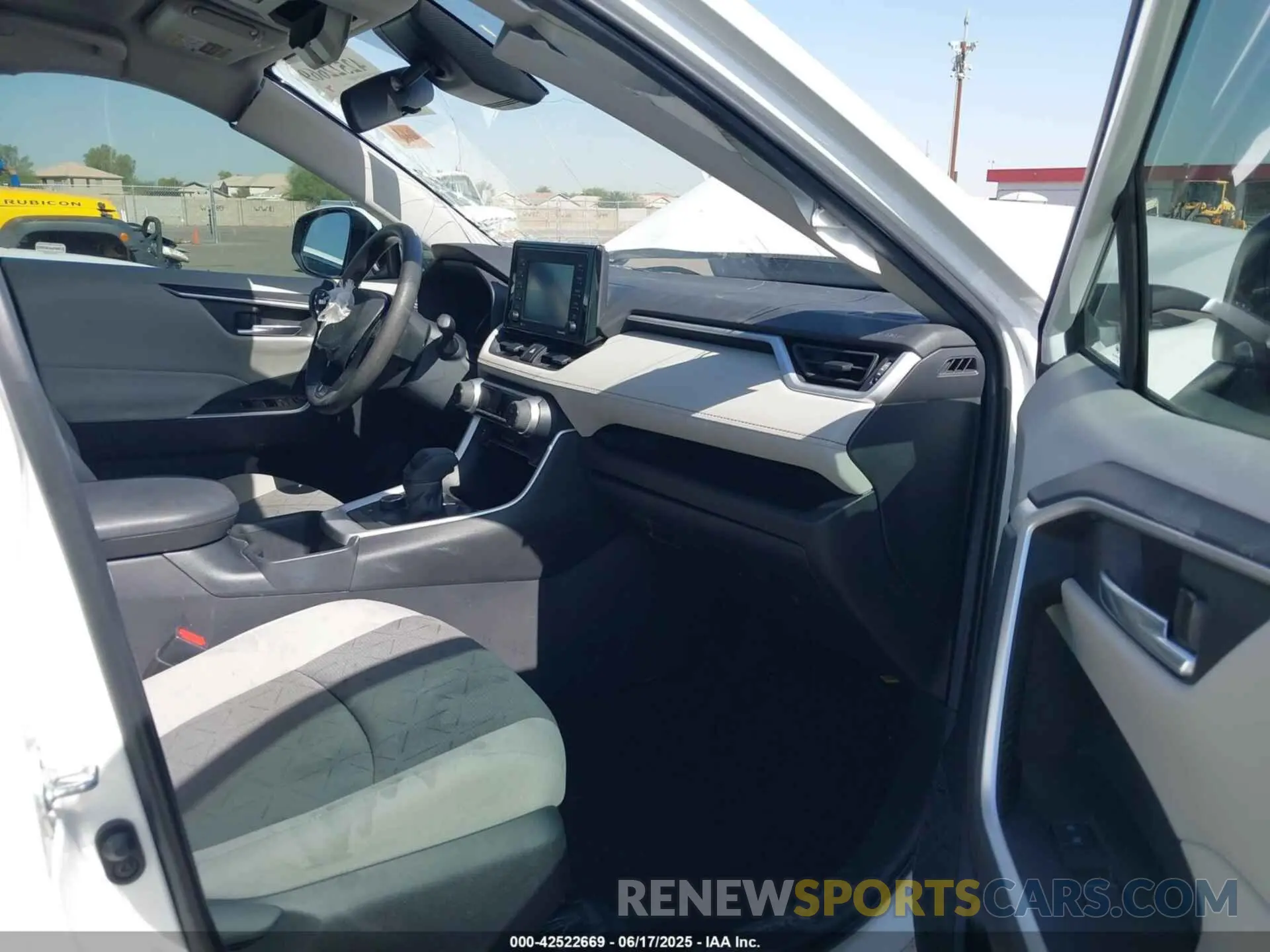 5 Photograph of a damaged car 4T3RWRFV8NU082057 TOYOTA RAV4 HYBRID 2022