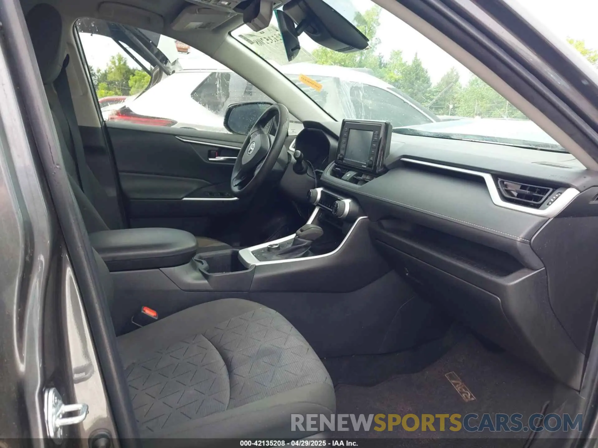 5 Photograph of a damaged car 4T3RWRFVXNU057564 TOYOTA RAV4 HYBRID 2022