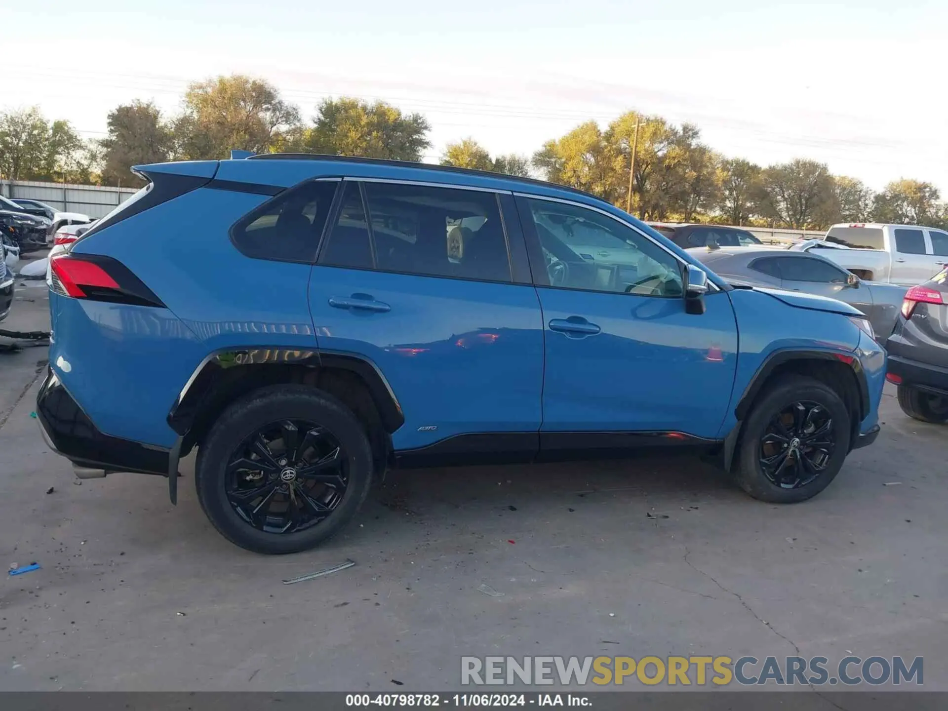 13 Photograph of a damaged car 4T3T6RFV0NU084309 TOYOTA RAV4 HYBRID 2022