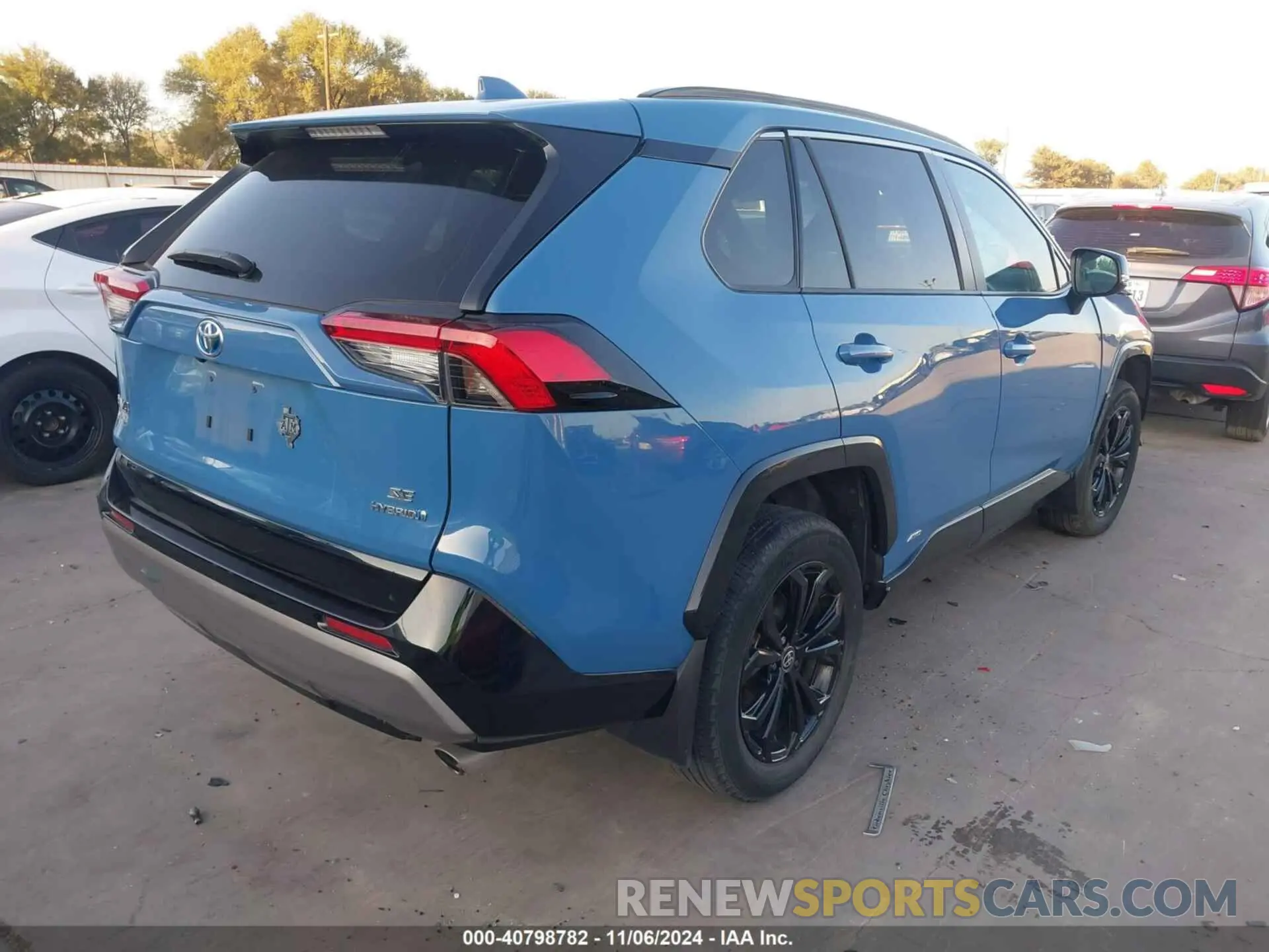 4 Photograph of a damaged car 4T3T6RFV0NU084309 TOYOTA RAV4 HYBRID 2022