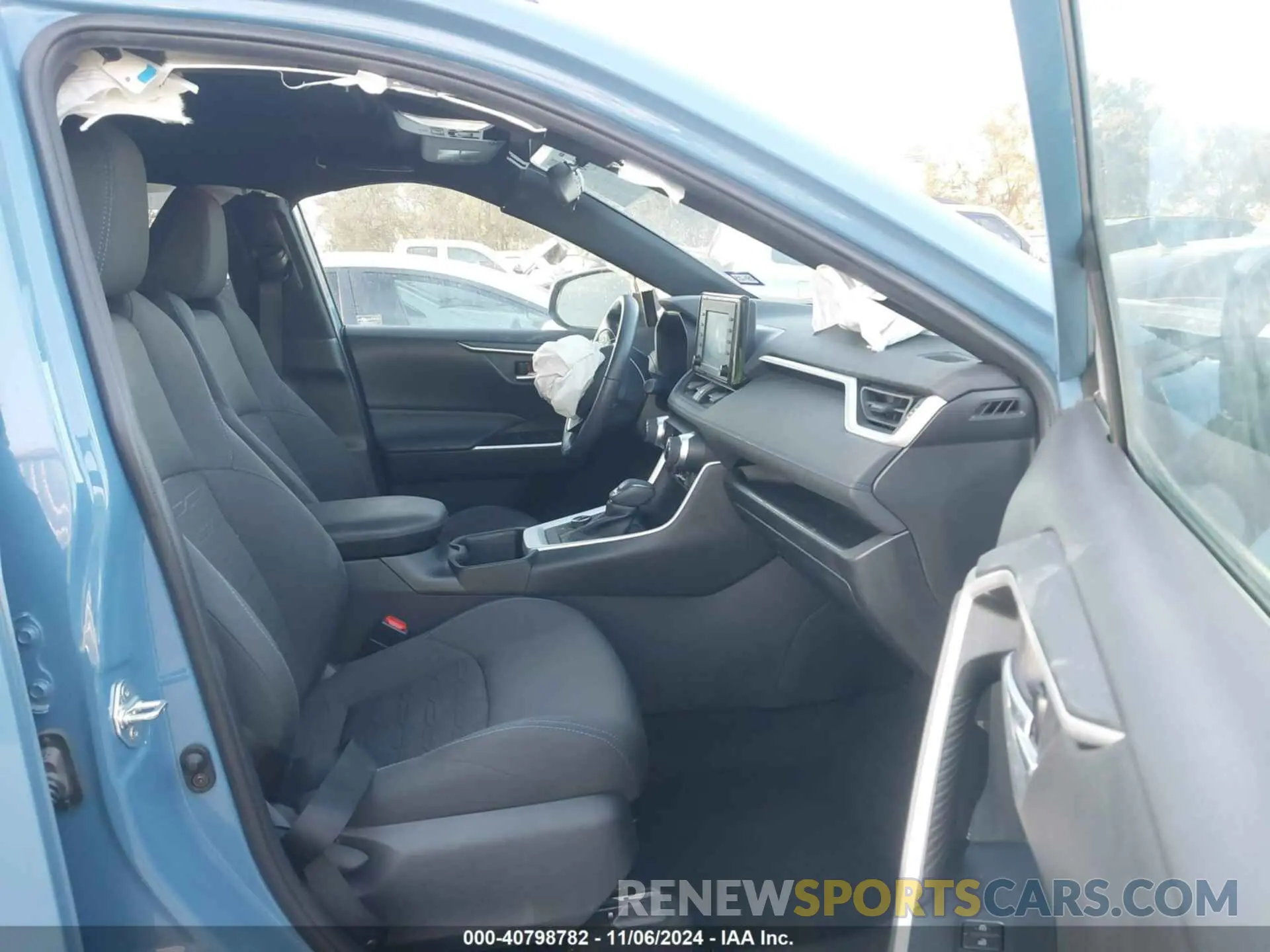 5 Photograph of a damaged car 4T3T6RFV0NU084309 TOYOTA RAV4 HYBRID 2022