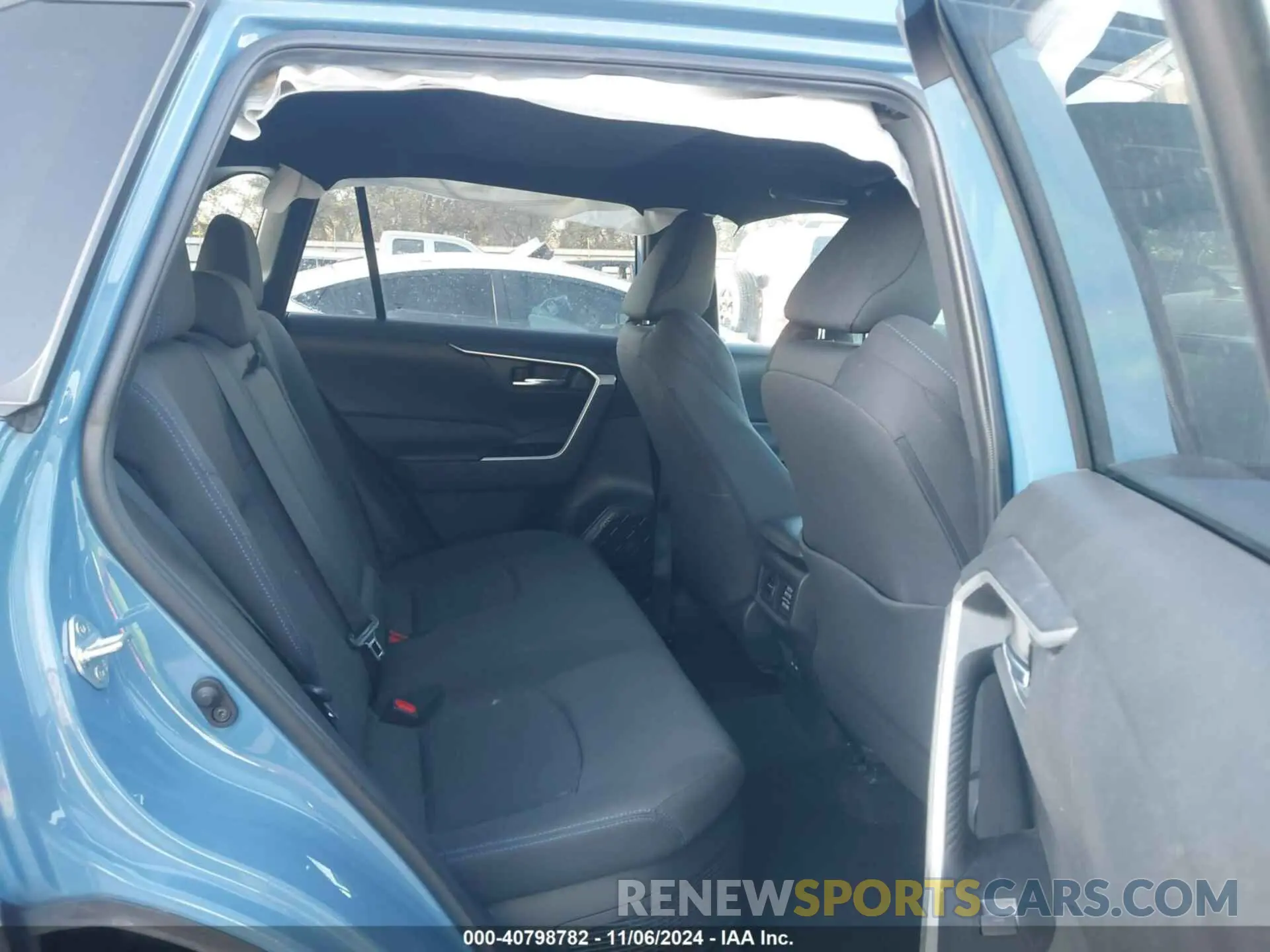 8 Photograph of a damaged car 4T3T6RFV0NU084309 TOYOTA RAV4 HYBRID 2022