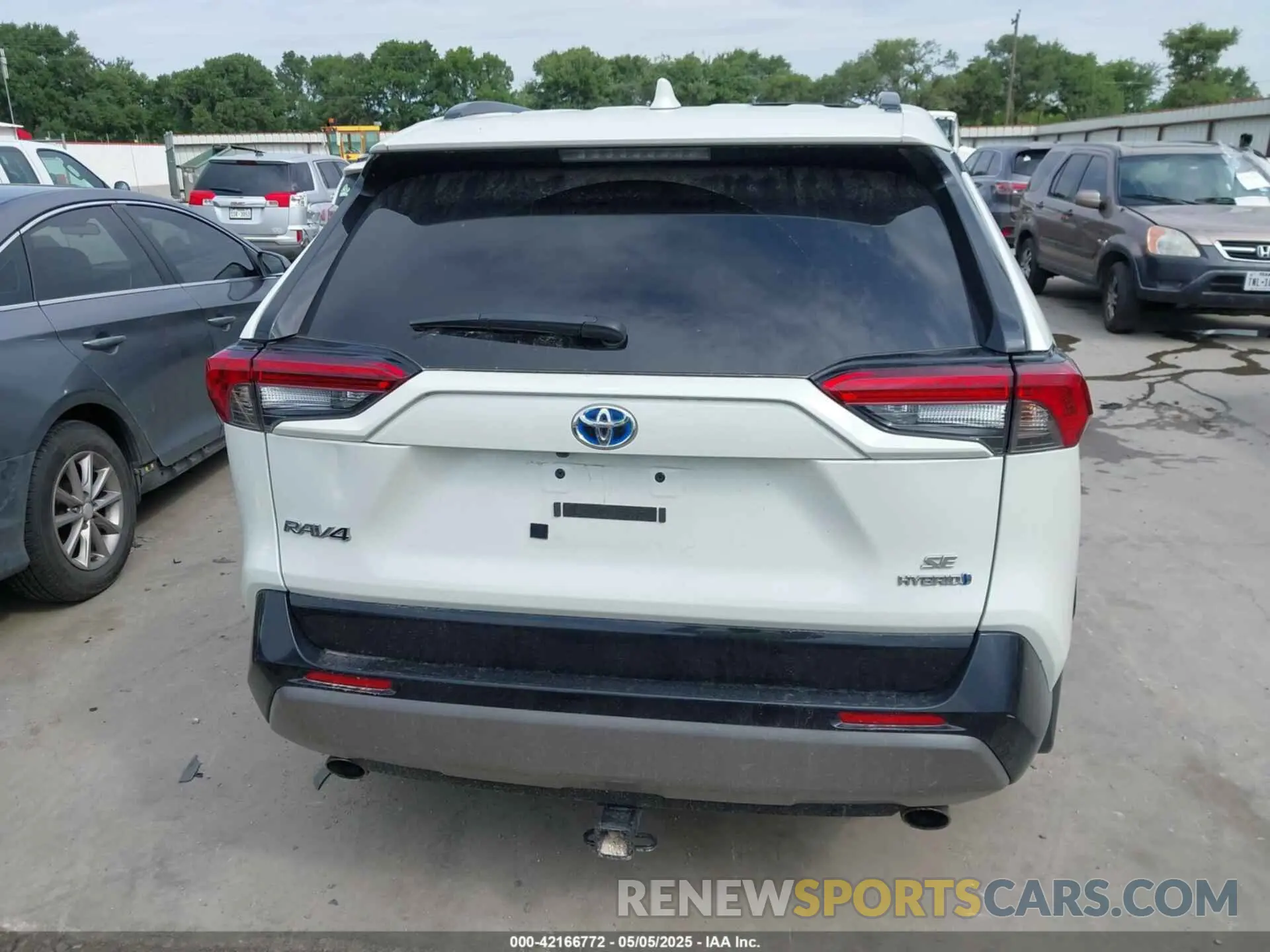 17 Photograph of a damaged car 4T3T6RFV4NU065150 TOYOTA RAV4 HYBRID 2022
