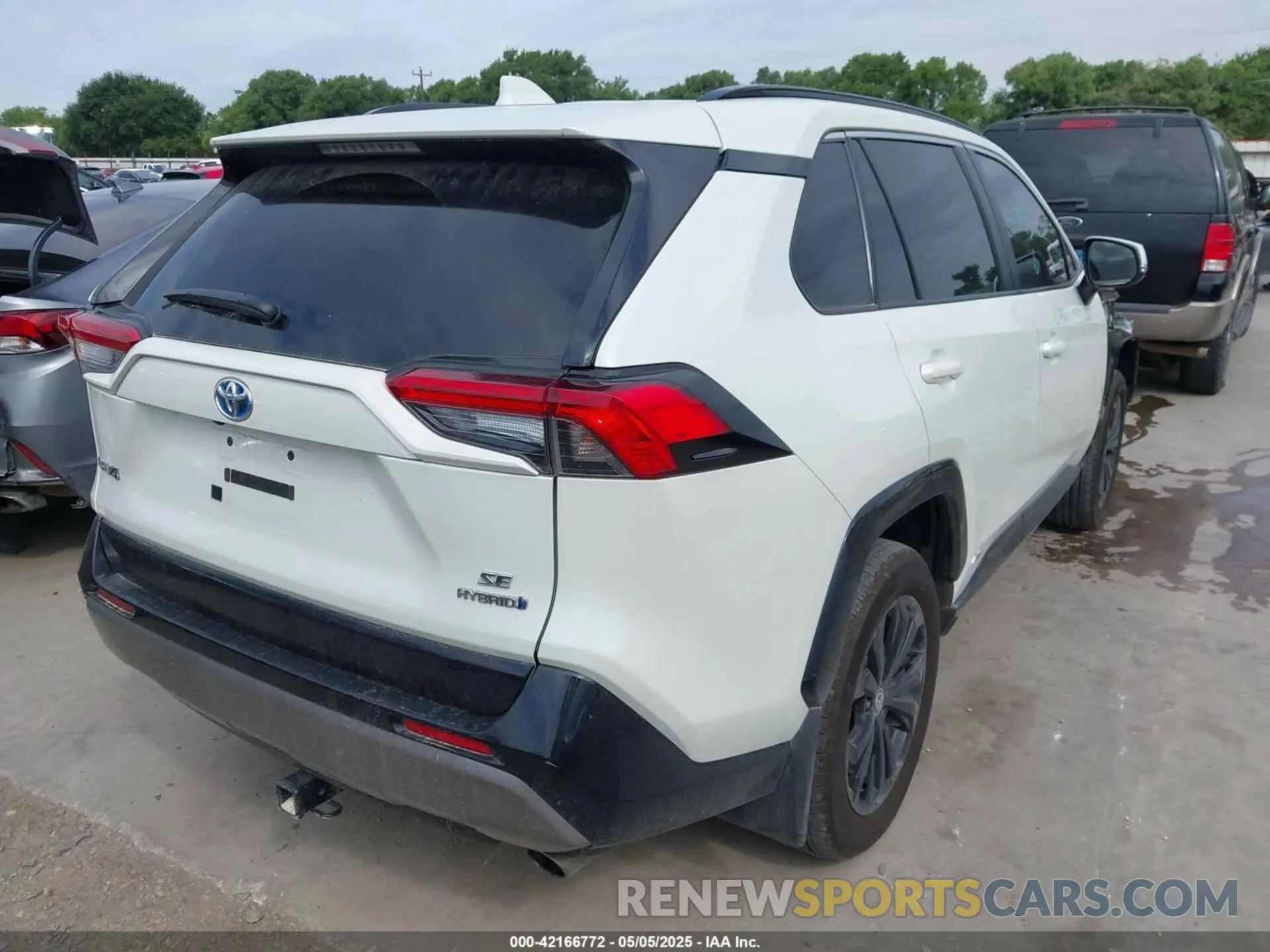 4 Photograph of a damaged car 4T3T6RFV4NU065150 TOYOTA RAV4 HYBRID 2022