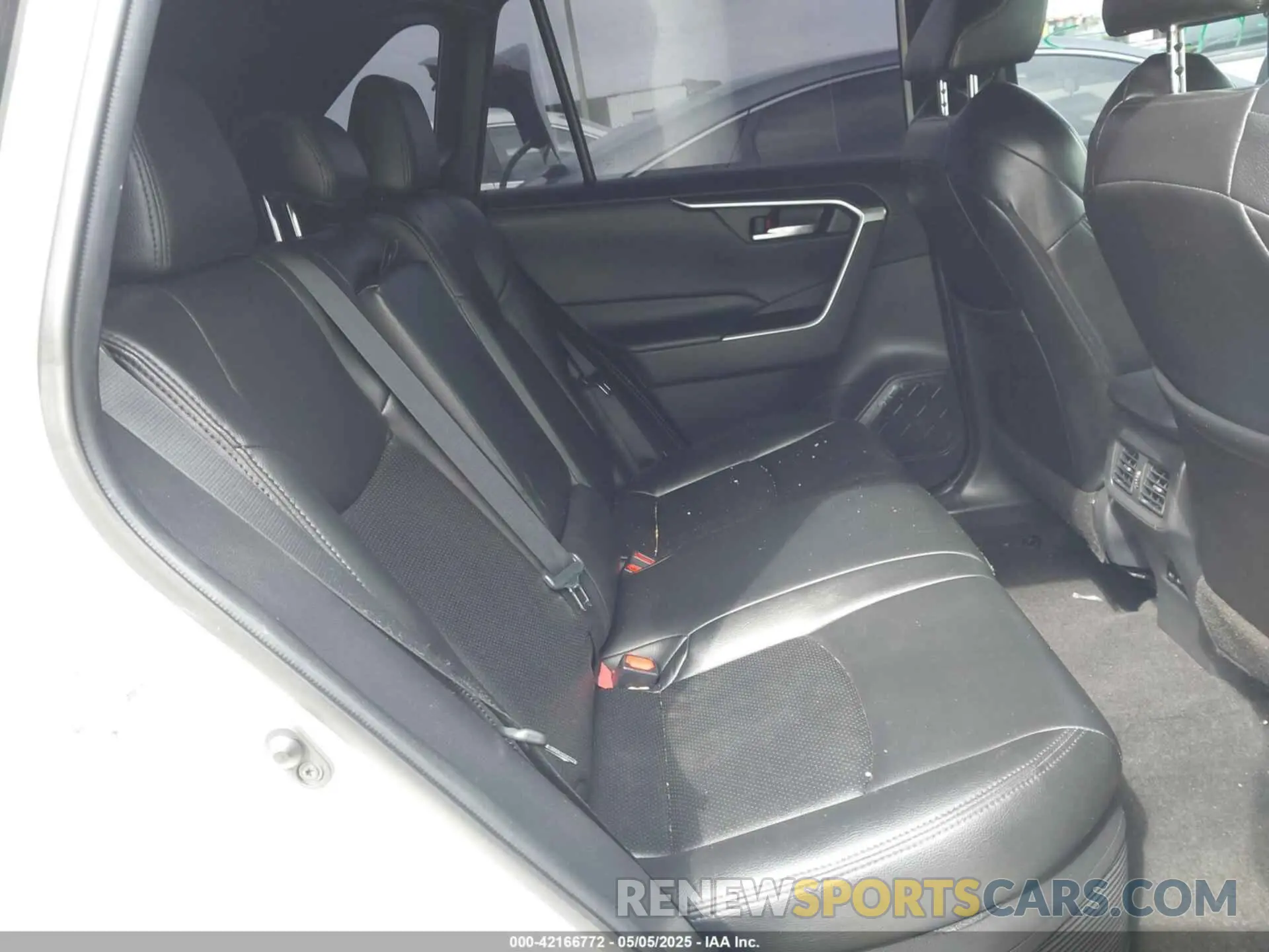 8 Photograph of a damaged car 4T3T6RFV4NU065150 TOYOTA RAV4 HYBRID 2022