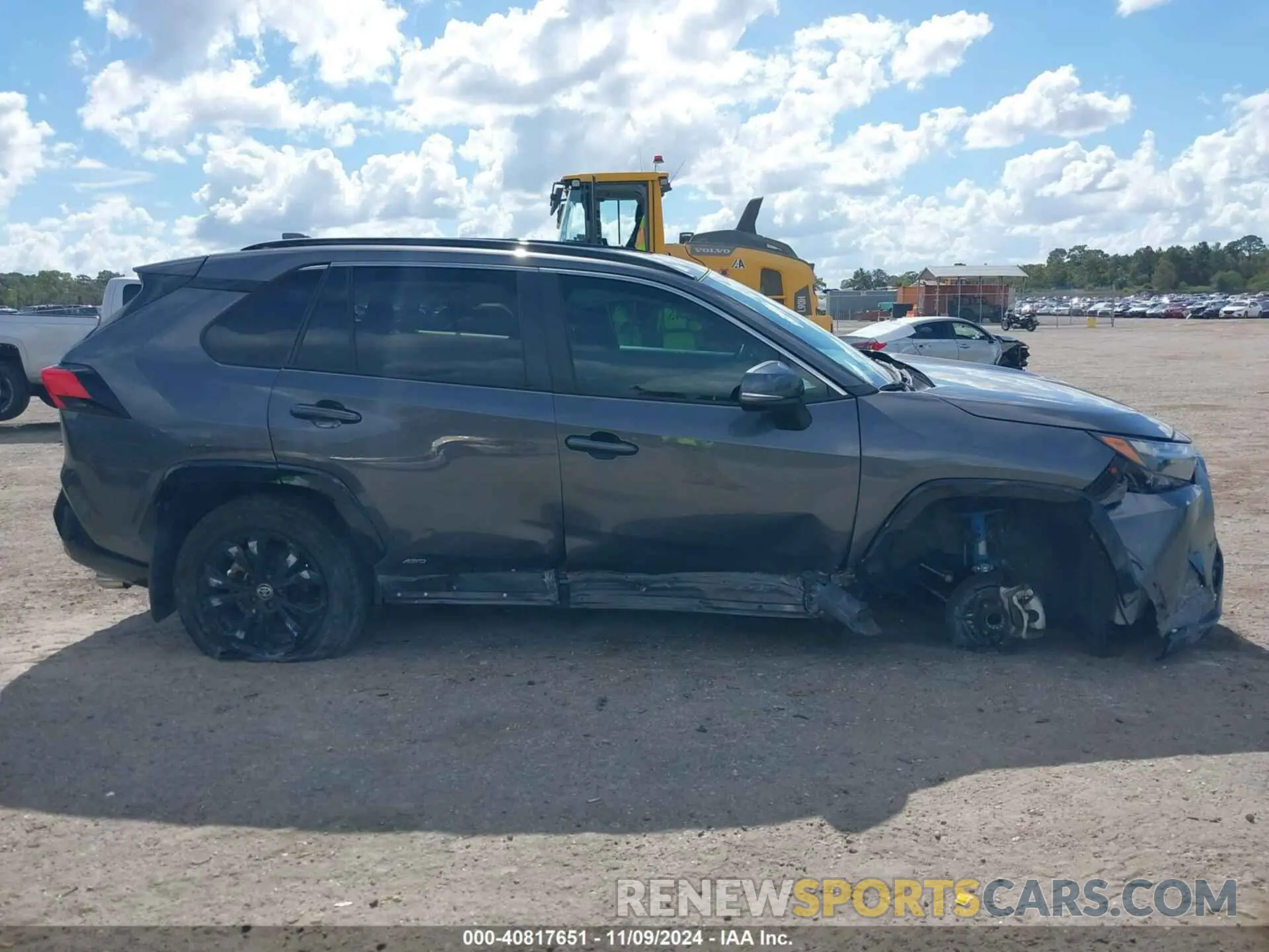 13 Photograph of a damaged car 4T3T6RFV6NU094441 TOYOTA RAV4 HYBRID 2022