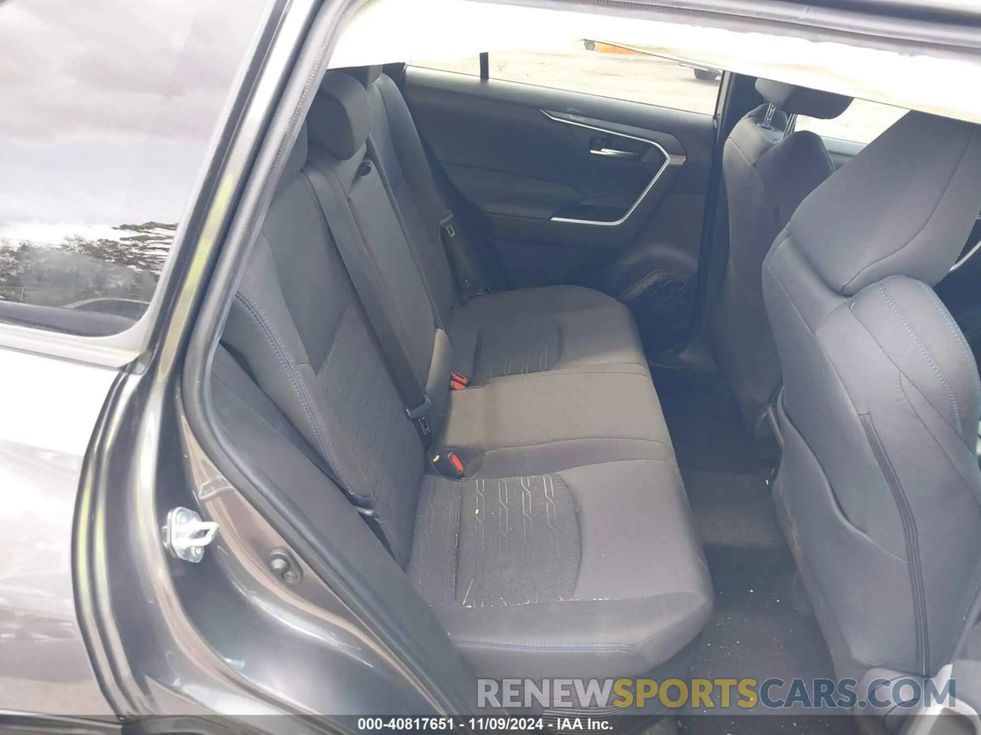 8 Photograph of a damaged car 4T3T6RFV6NU094441 TOYOTA RAV4 HYBRID 2022